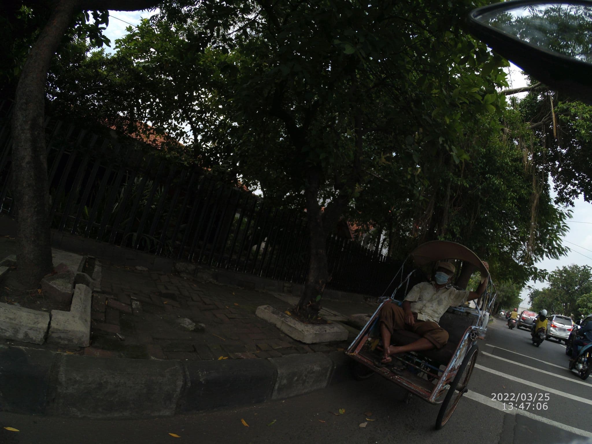 Street view near Grha Ara, Surabaya — © maphunter_id (CC BY-SA · Mapillary)