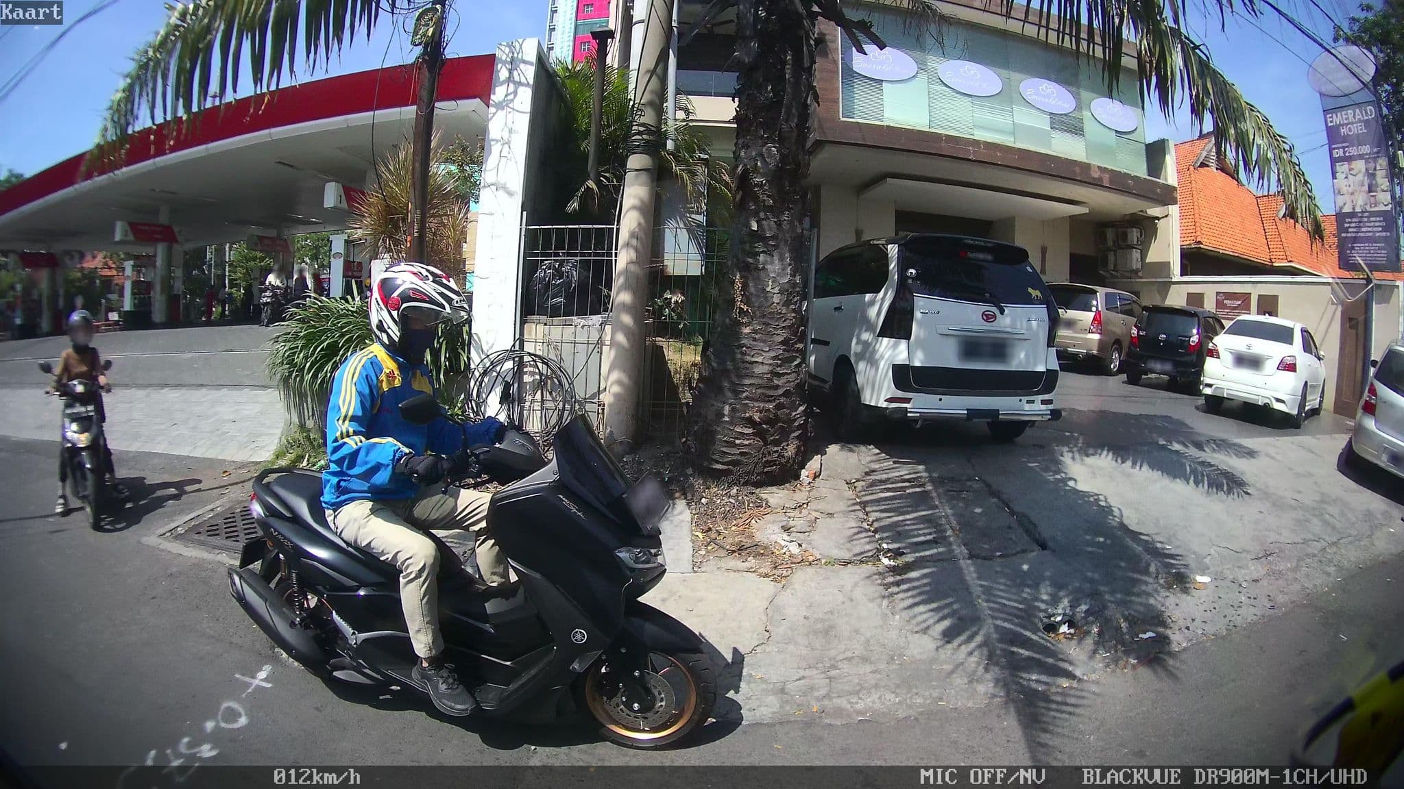 Street view near Emerald Hotel, Surabaya — © kaart_2 (CC BY-SA · Mapillary)