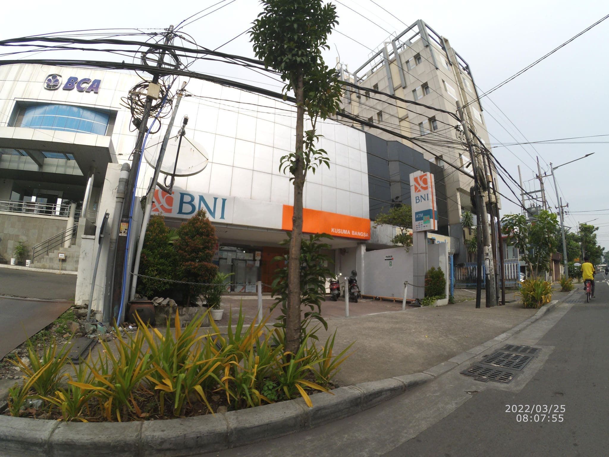 Street view near Kaizen Hotel, Surabaya — © maphunter_id (CC BY-SA · Mapillary)