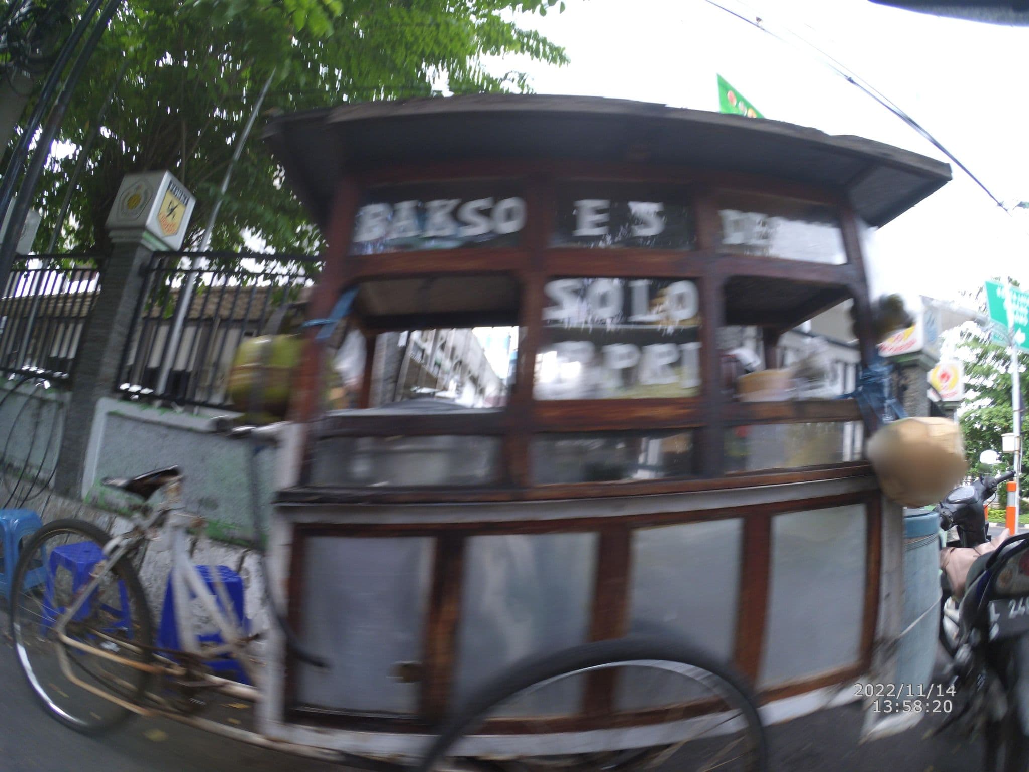 Street view near Asrama Koni, Surabaya — © maphunter_id (CC BY-SA · Mapillary)