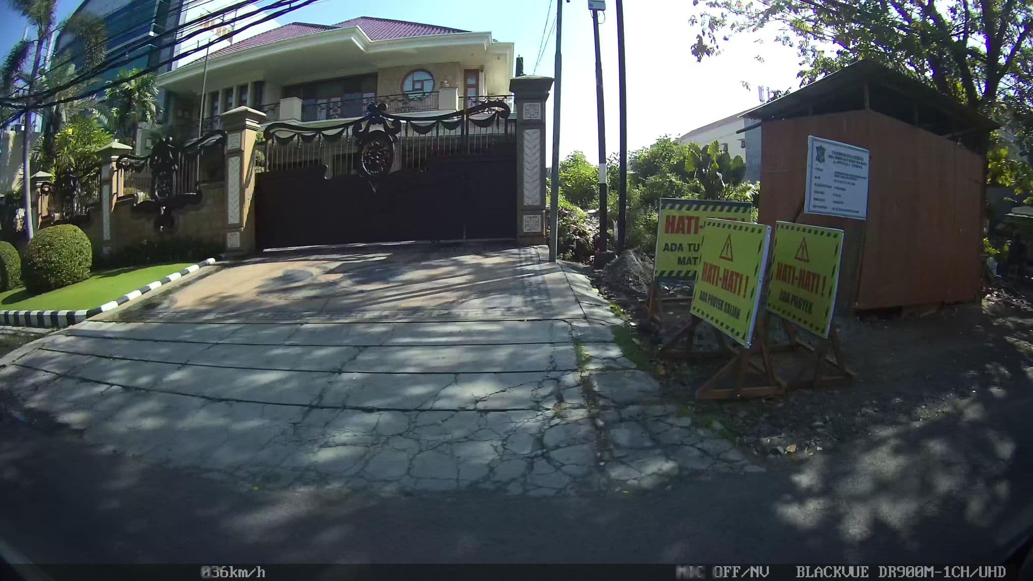Street view near The RADJAMIN's Guess House, Surabaya — © kaart_2 (CC BY-SA · Mapillary)