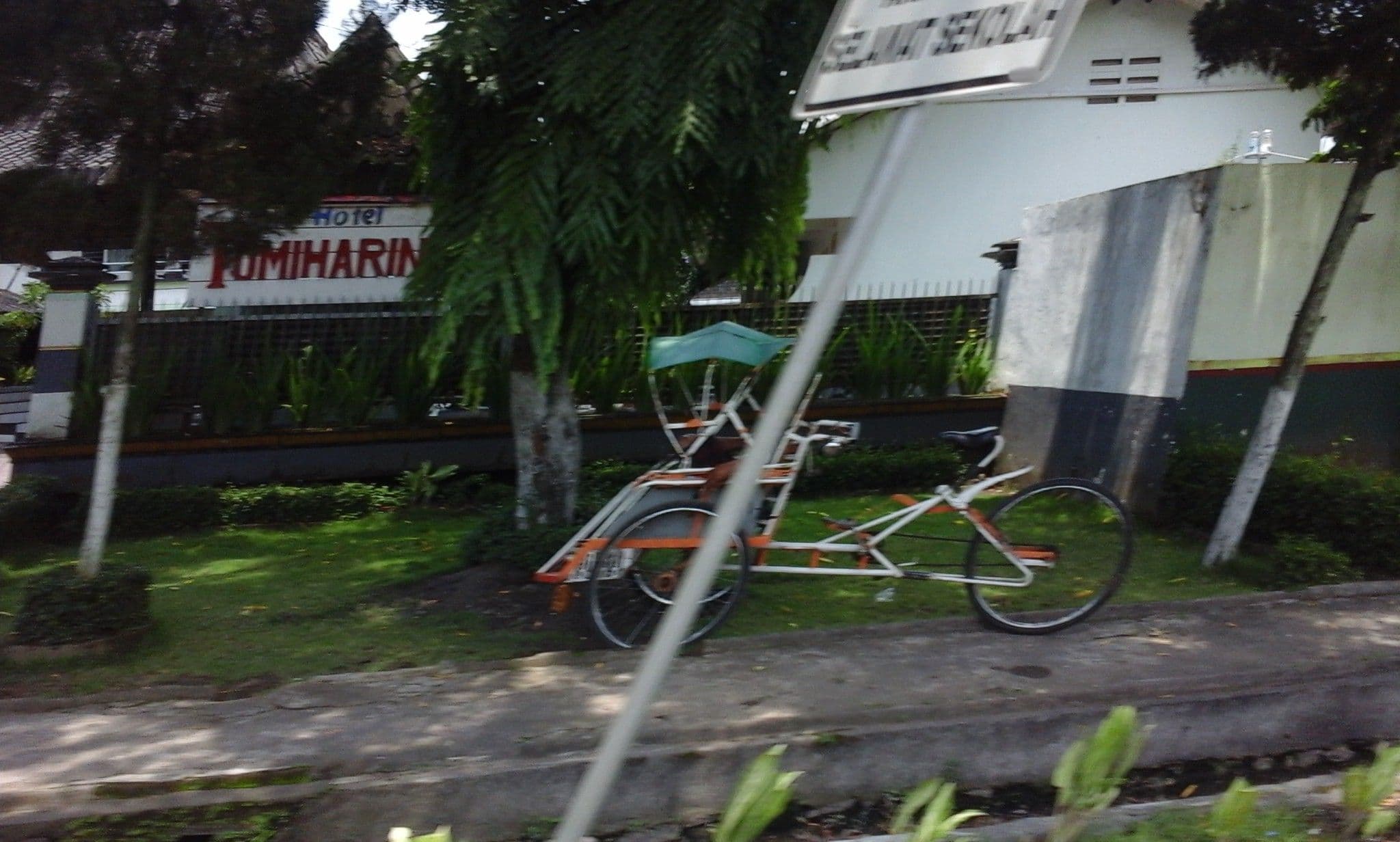 Street view near Hotel Tomiharini, Jember — © arizalkawamuna (CC BY-SA · Mapillary)