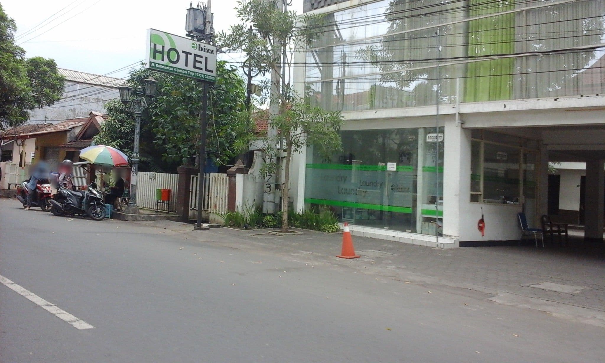 Street view near E'BIZZ Hotel, Jember — © arizalkawamuna (CC BY-SA · Mapillary)