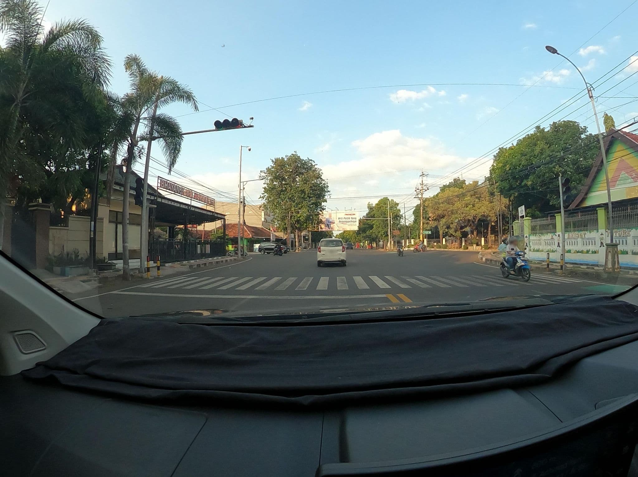 Street view near Hotel Mandala Puri, Situbondo — © Kaart_Local (CC BY-SA · Mapillary)