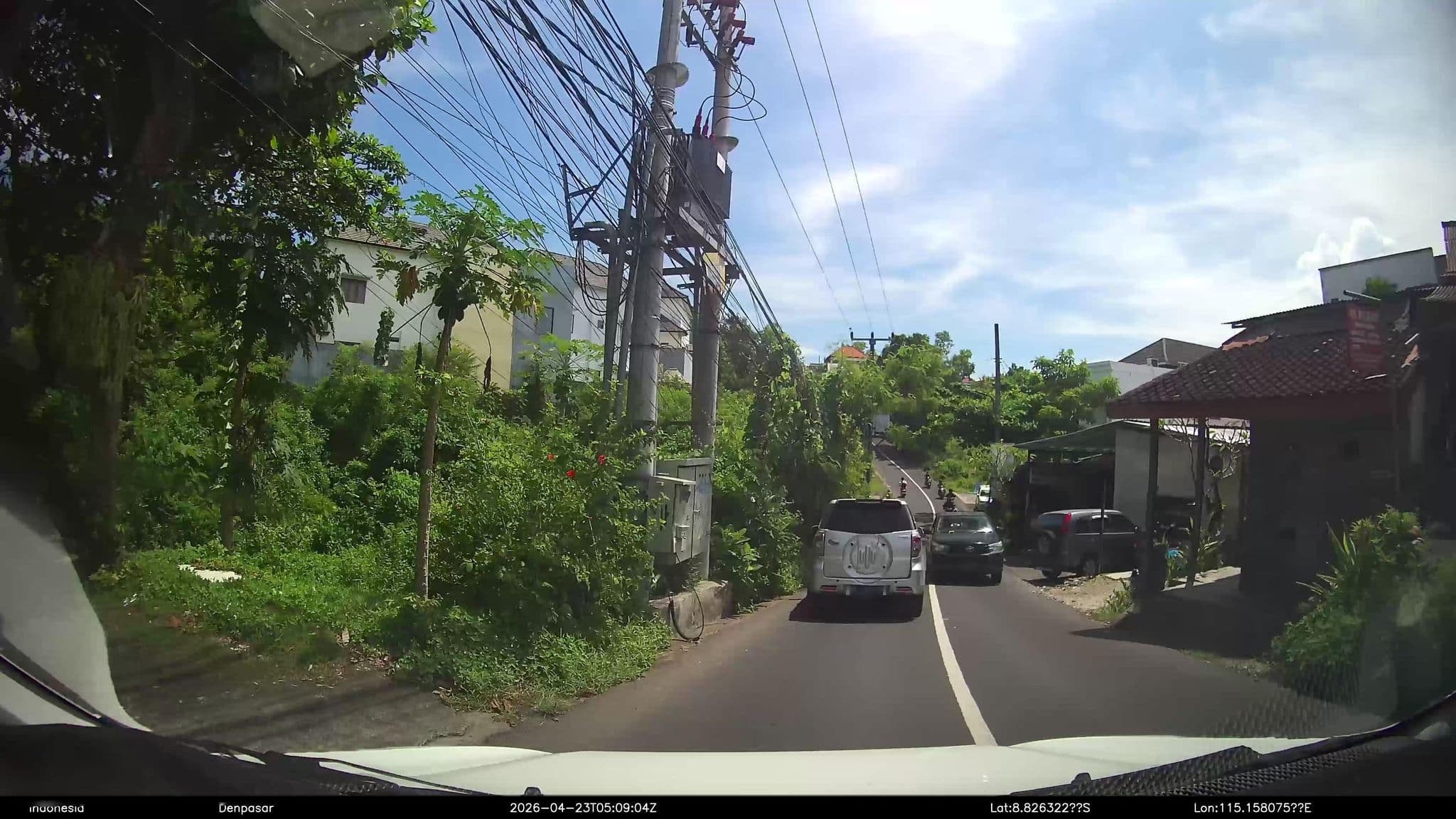 Street view near Puri Bendesa Villas, Jimbaran — © Kaart---FRONT (CC BY-SA · Mapillary)