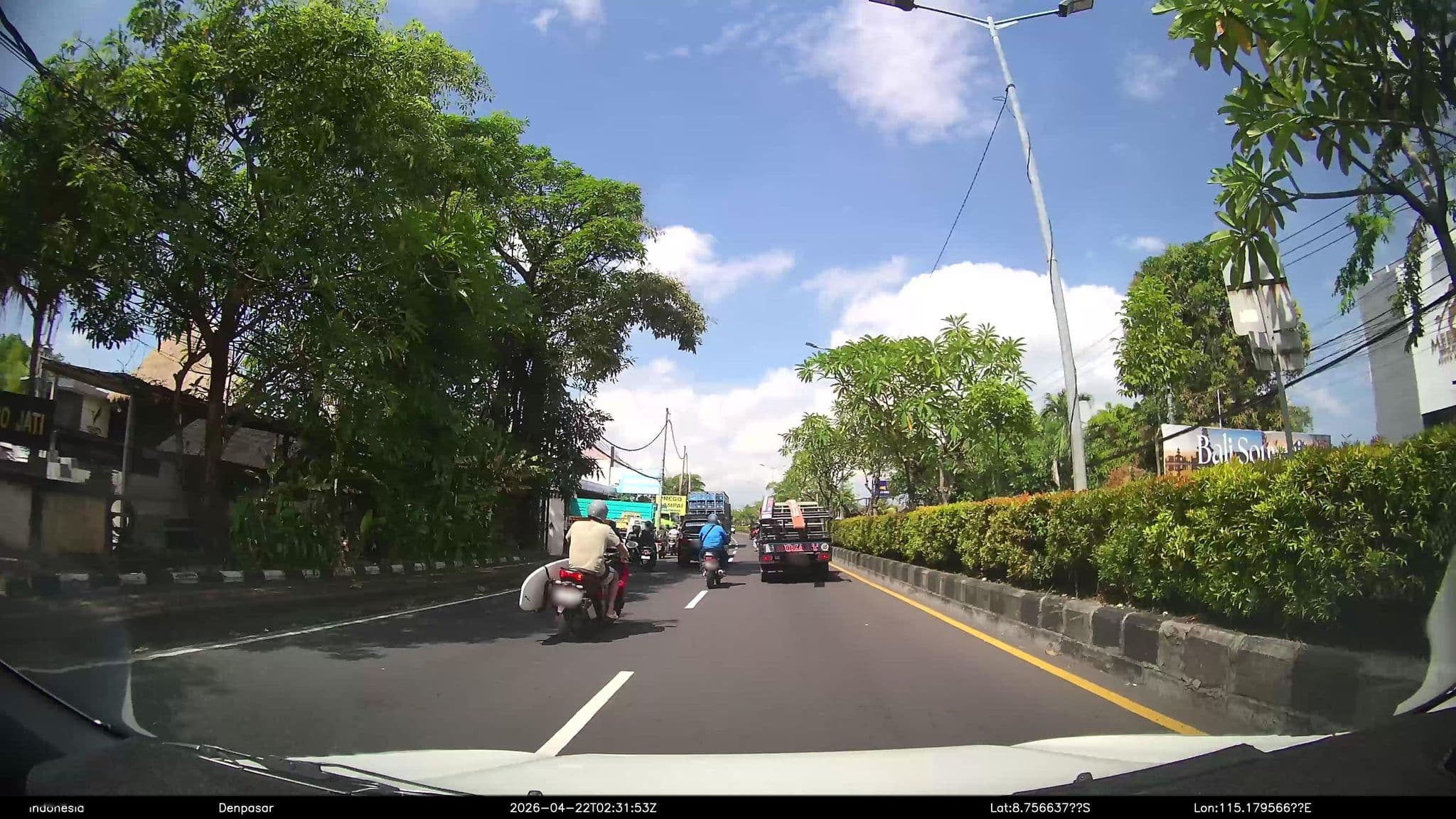 Street view near apple inn，Bali, Kuta — © Kaart---FRONT (CC BY-SA · Mapillary)