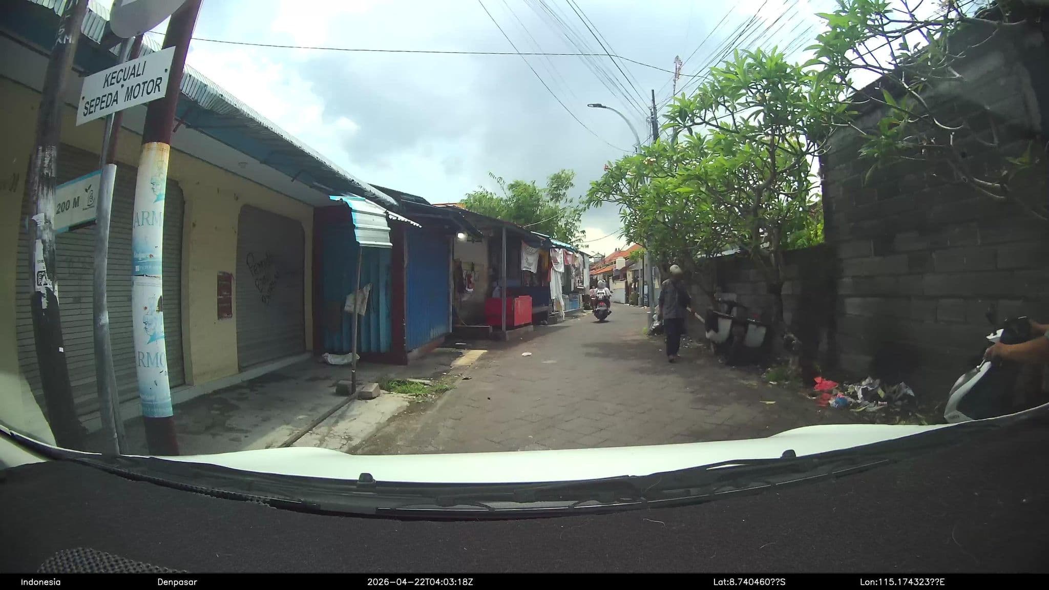Street view near Airy Tuban Dewi Sartika 3 Kuta Bali, Kuta — © Kaart---FRONT (CC BY-SA · Mapillary)