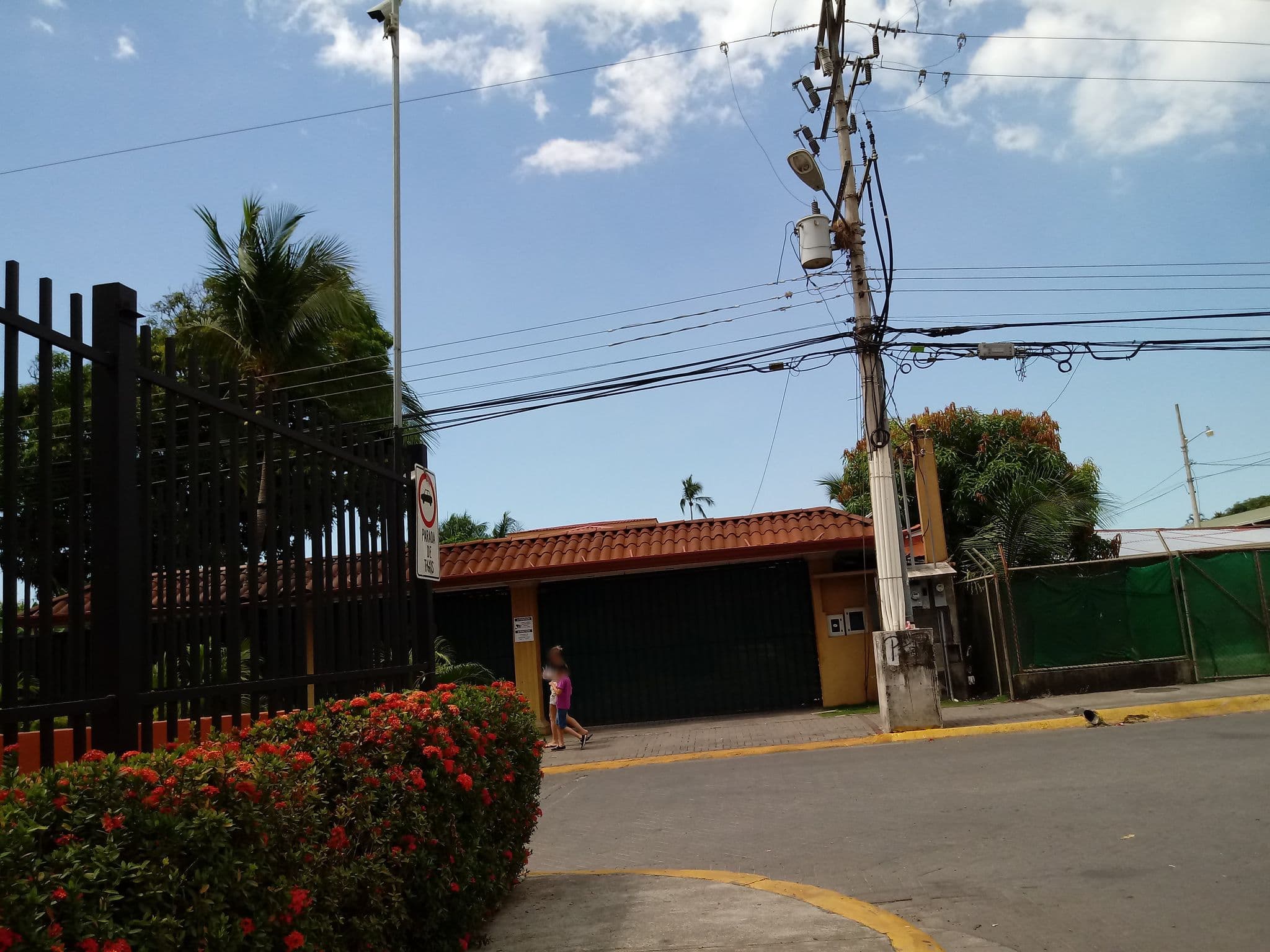 Street view near Hotel Mangomar, Jacó — © elopio (CC BY-SA · Mapillary)