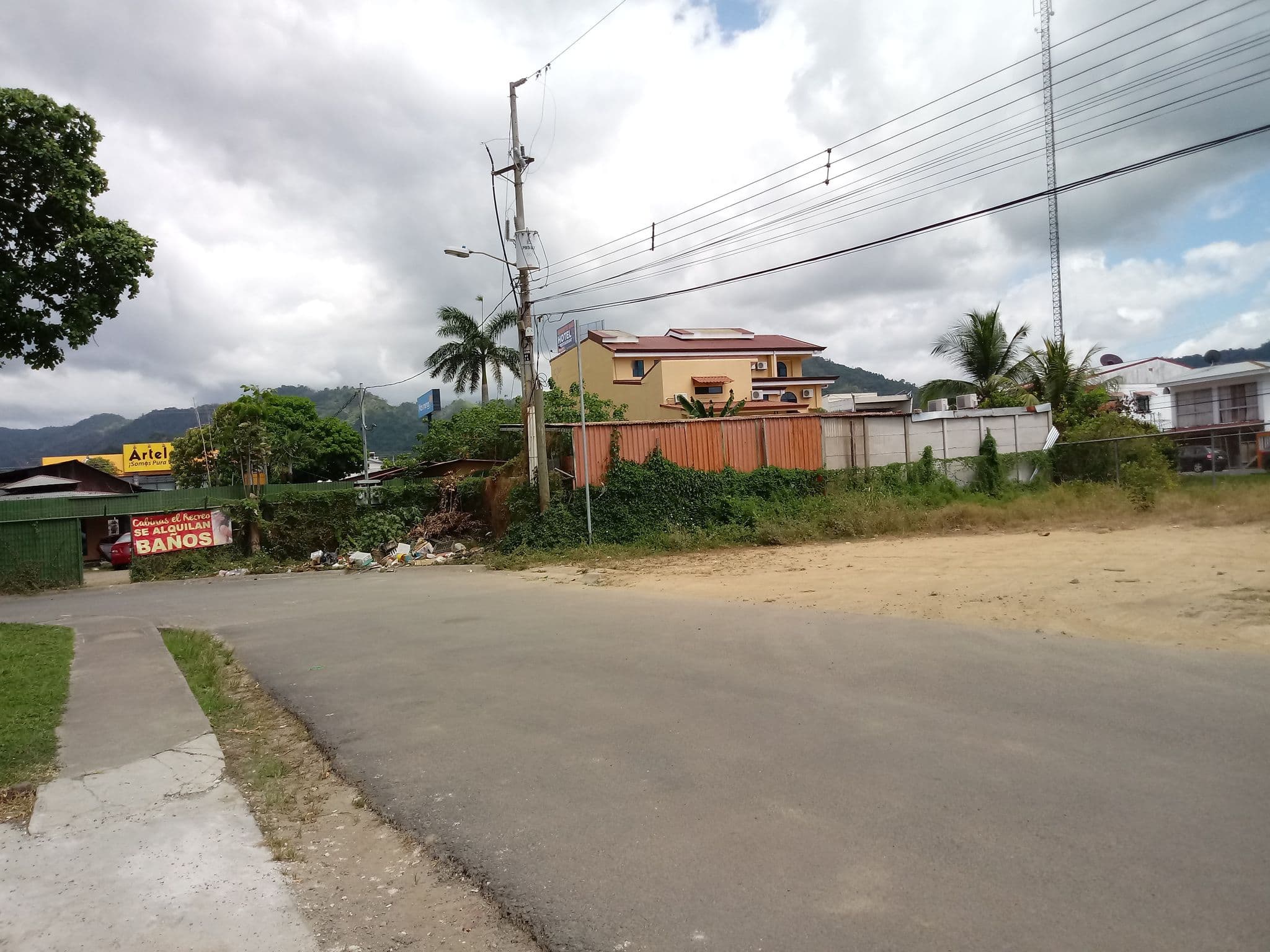 Street view near Oz, Jacó — © elopio (CC BY-SA · Mapillary)