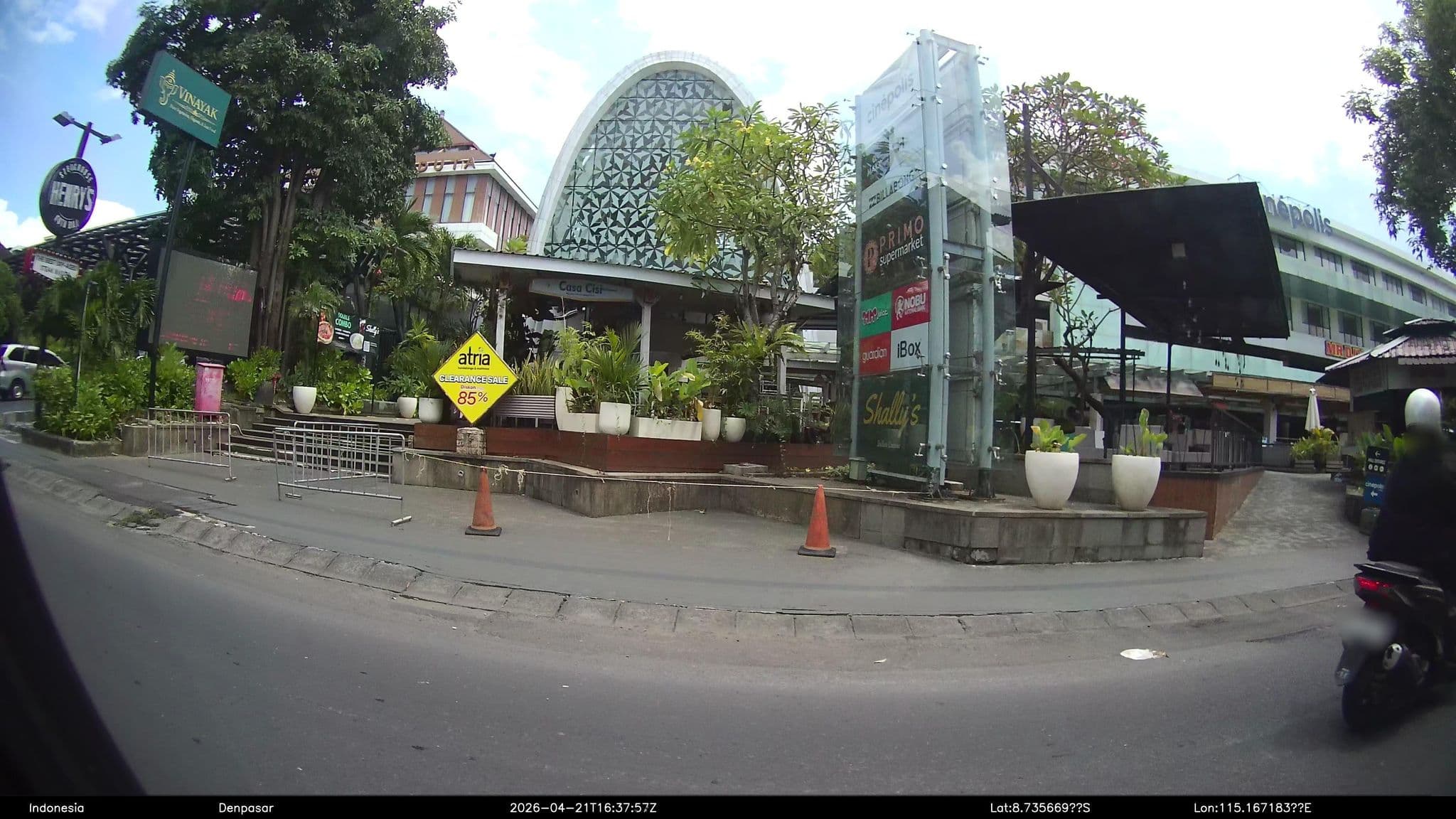 Street view near Aryaduta Bali, Kuta — © Kaart---RIGHT (CC BY-SA · Mapillary)