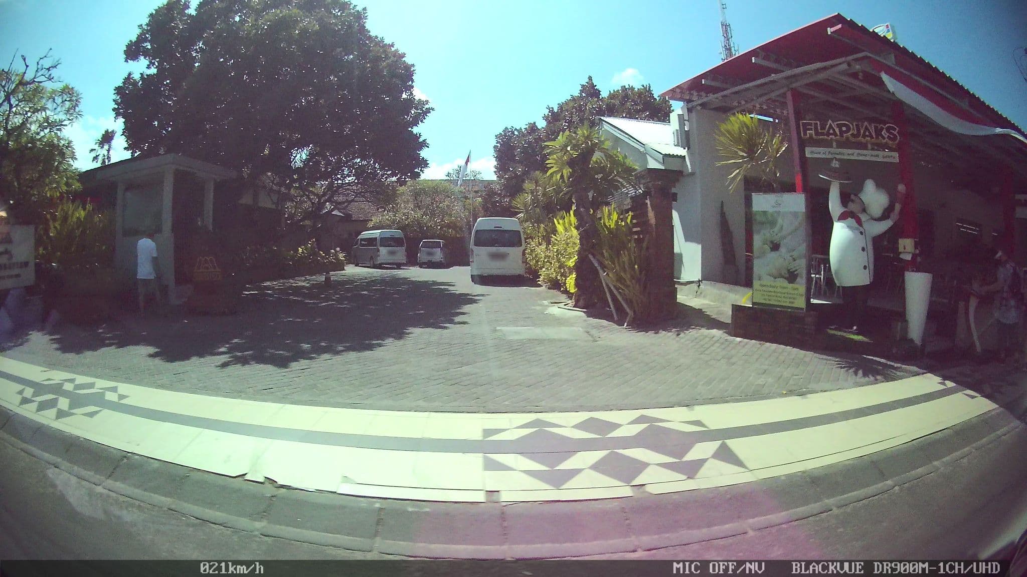 Street view near Maharani Hotel, Kuta — © kaart_2 (CC BY-SA · Mapillary)
