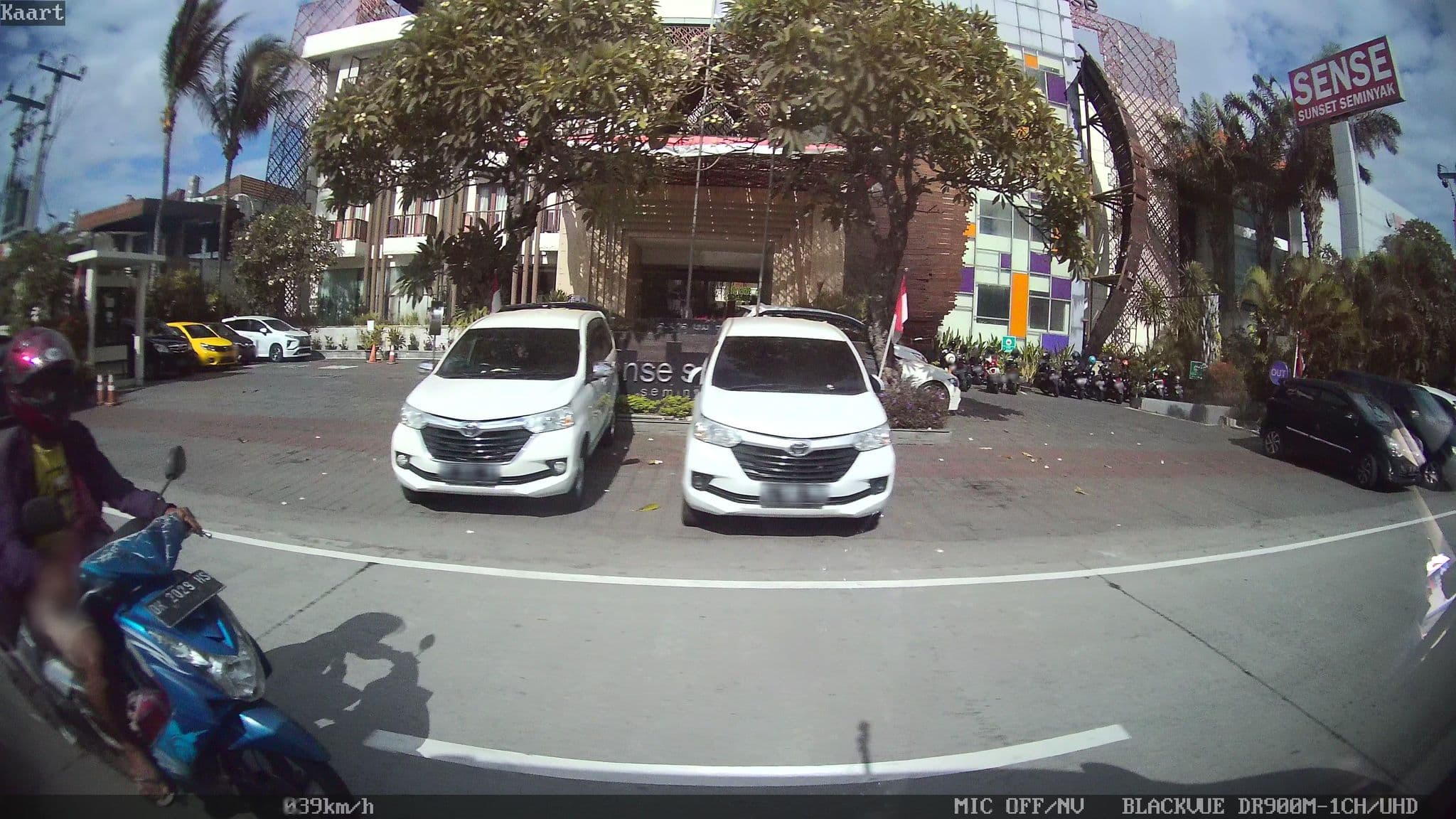 Street view near Swimming Pool Swiss-Belinn Seminyak, Legian — © kaart_2 (CC BY-SA · Mapillary)