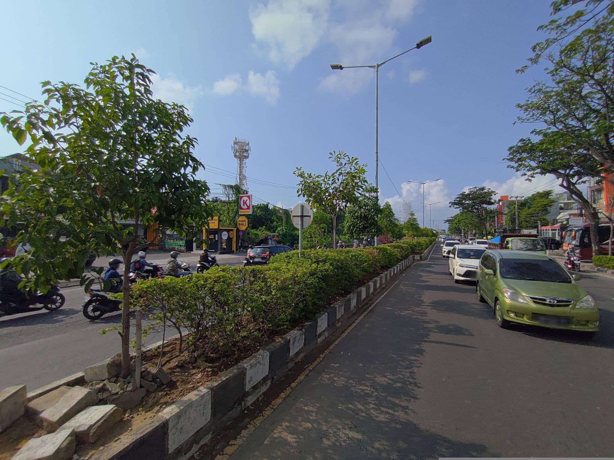 Street view near Hotel Mercure Harvestland, Denpasar, Bali, Indonesia:, Kuta — © FotoPeta (CC BY-SA · Mapillary)