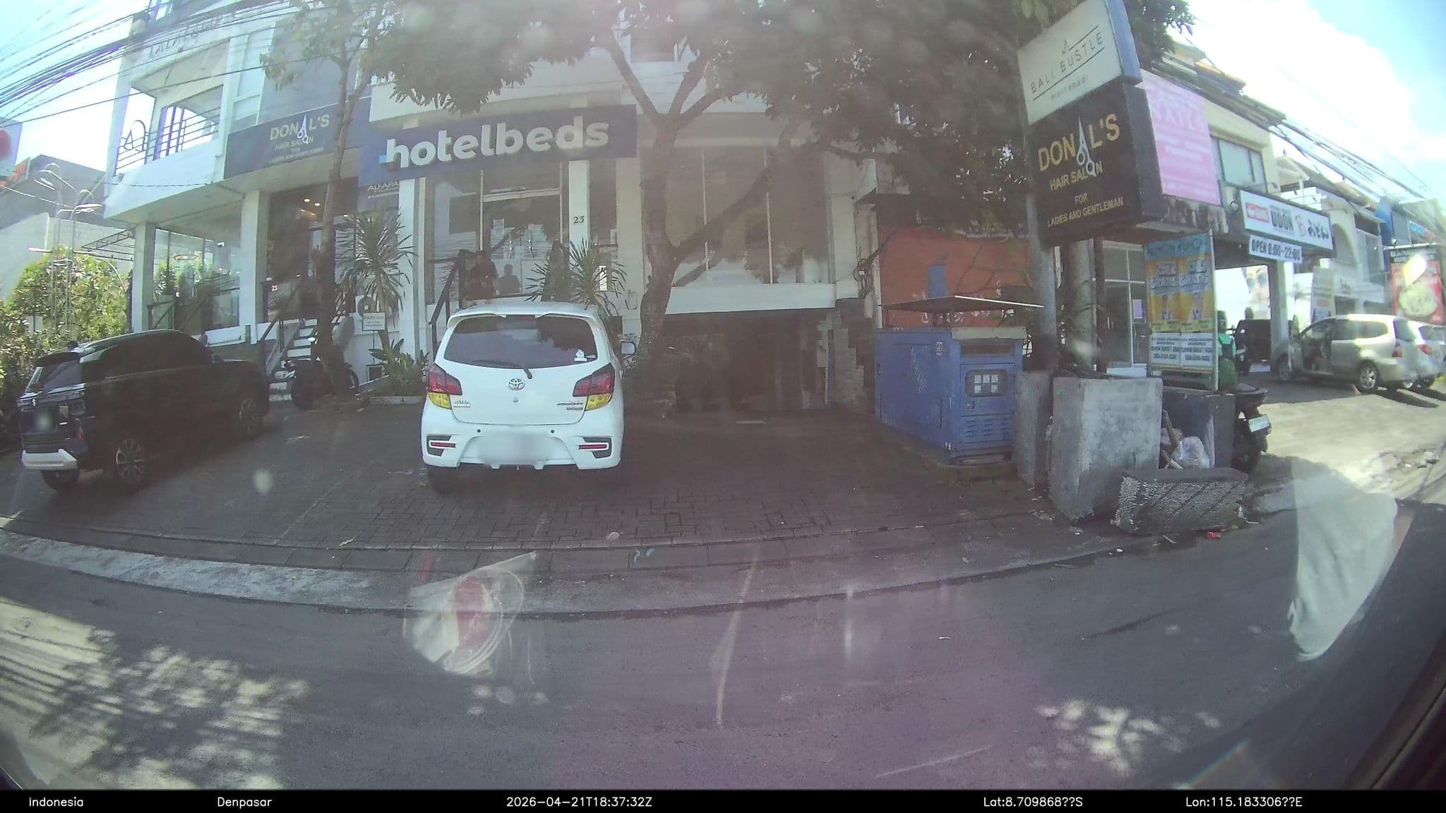Street view near Papaya backpackers hotel, Legian — © Kaart---LEFT (CC BY-SA · Mapillary)