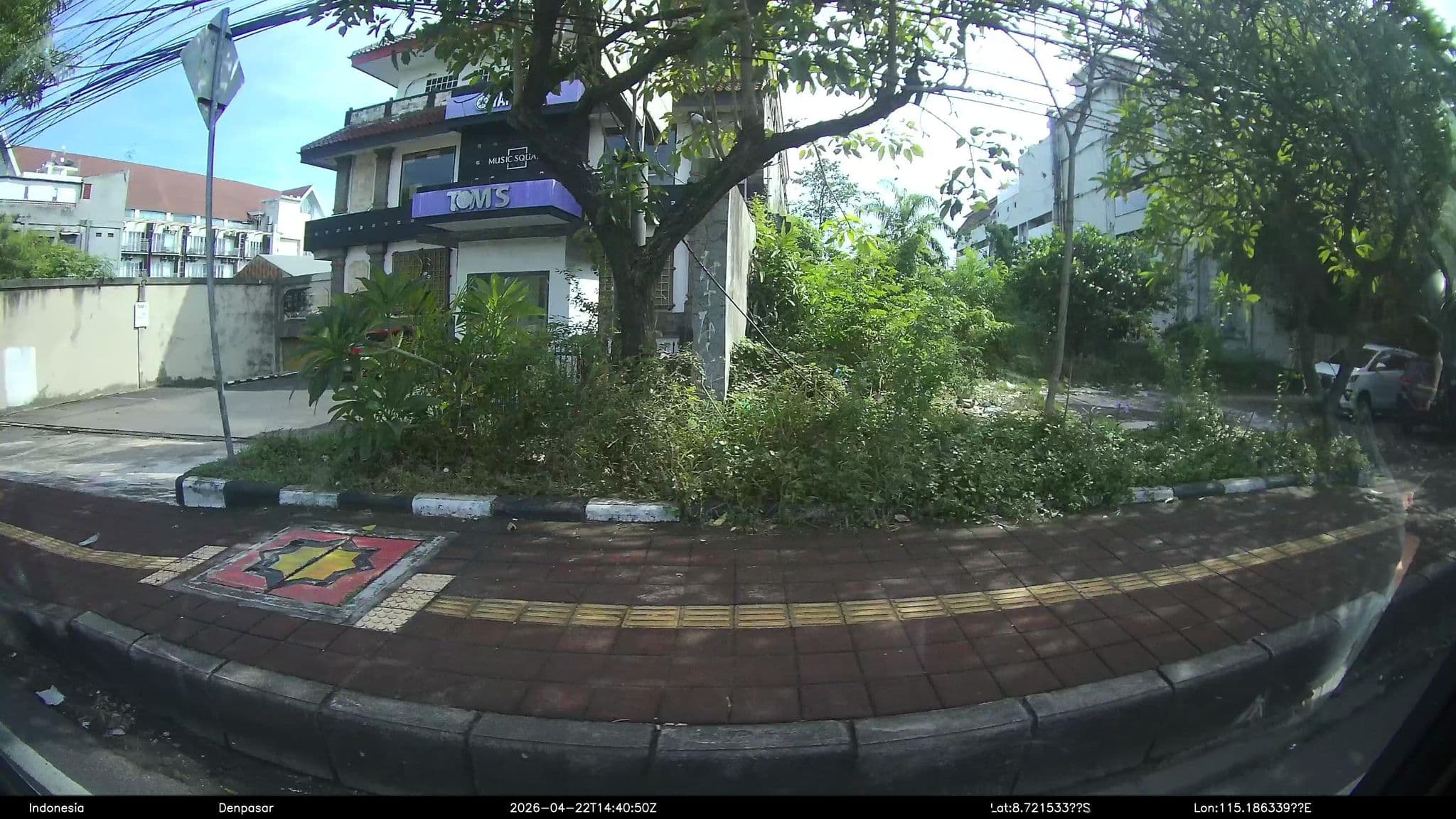 Street view near Harris Hotel By Pass Sanur, Kuta — © Kaart---LEFT (CC BY-SA · Mapillary)