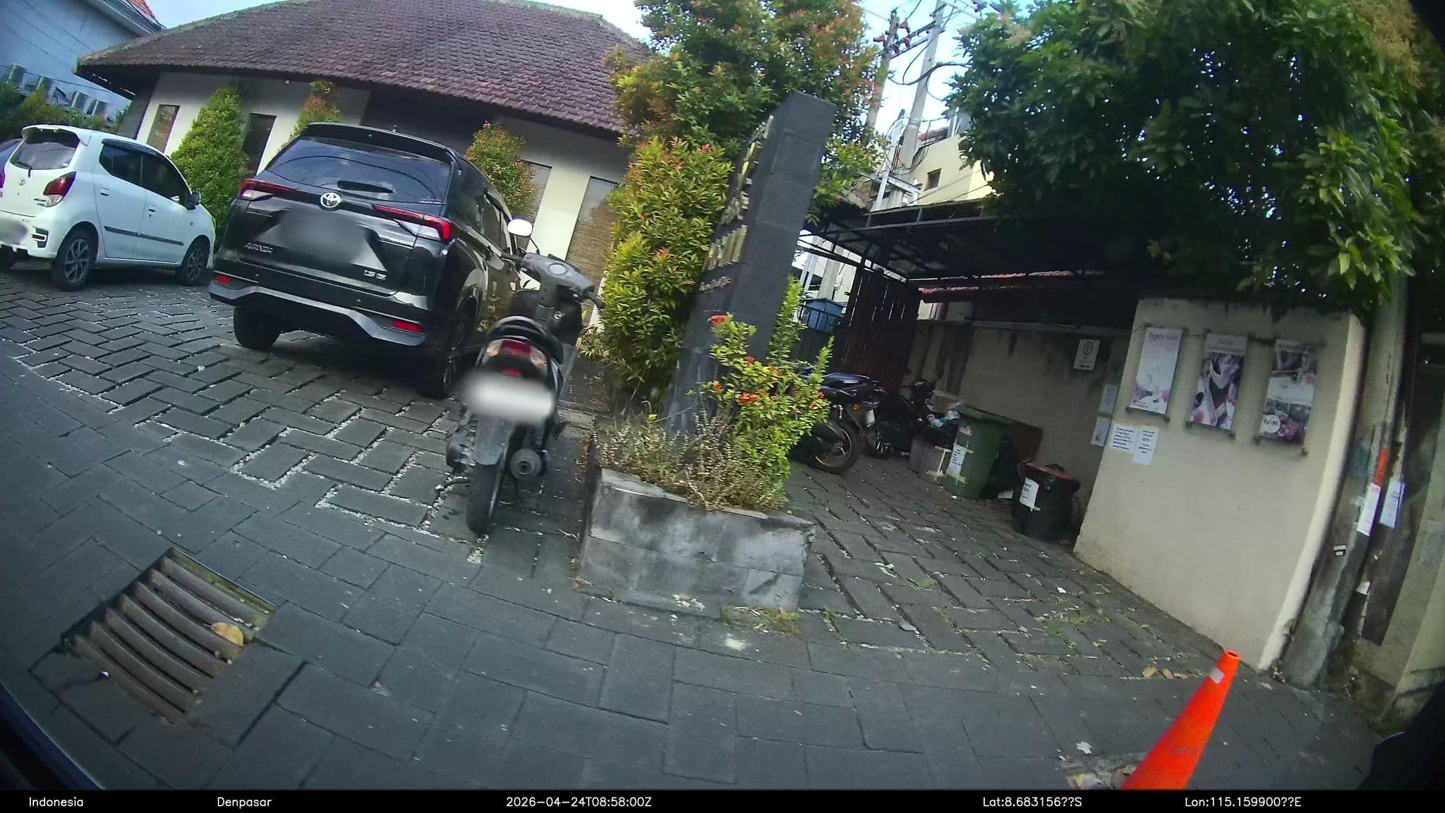 Street view near Disini Luxury Spa Villas Bali, Legian — © Kaart---LEFT (CC BY-SA · Mapillary)