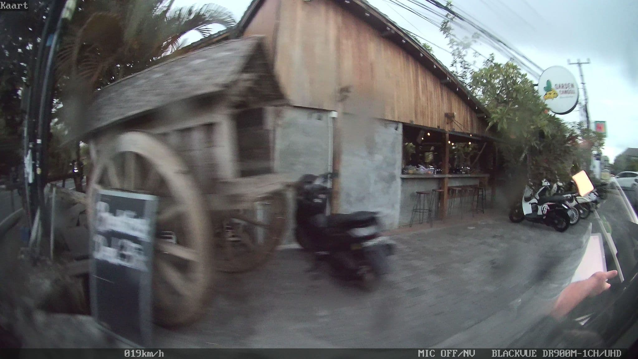 Street view near the raren, Dalung — © kaart_2 (CC BY-SA · Mapillary)