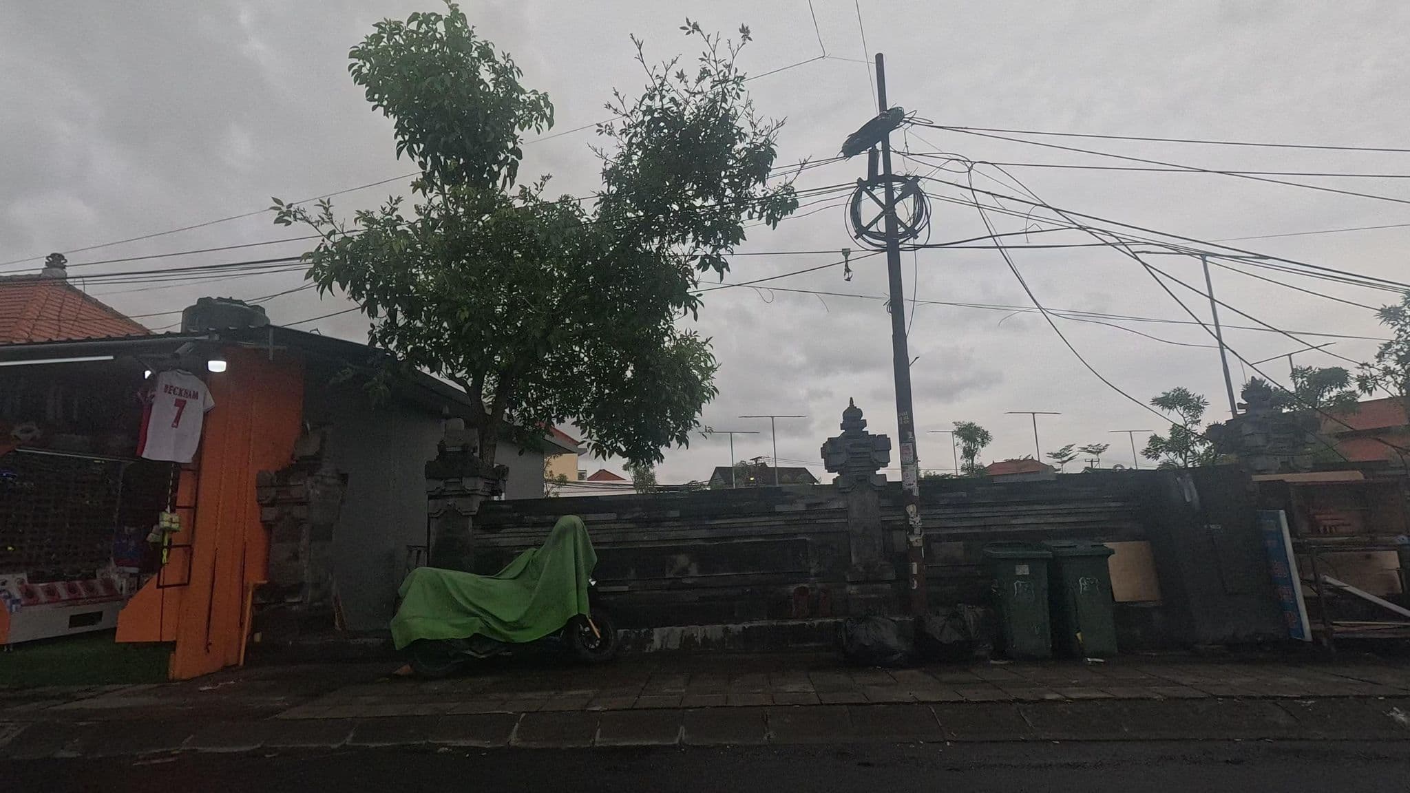 Street view near D’meten Guesthouse, Dalung — © alyapuspita (CC BY-SA · Mapillary)