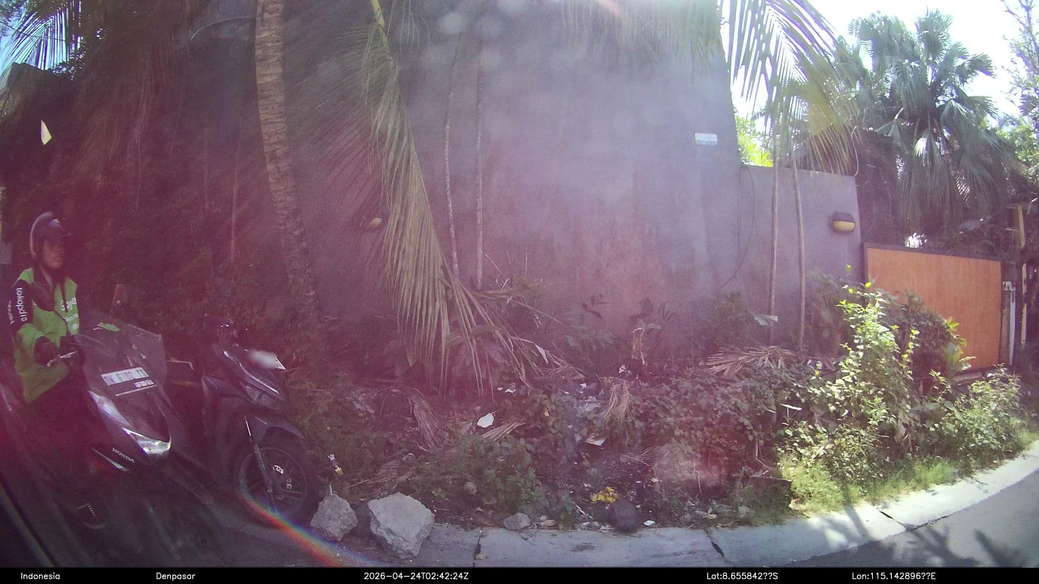 Street view near Berawa Beach Residence, Dalung — © Kaart---RIGHT (CC BY-SA · Mapillary)