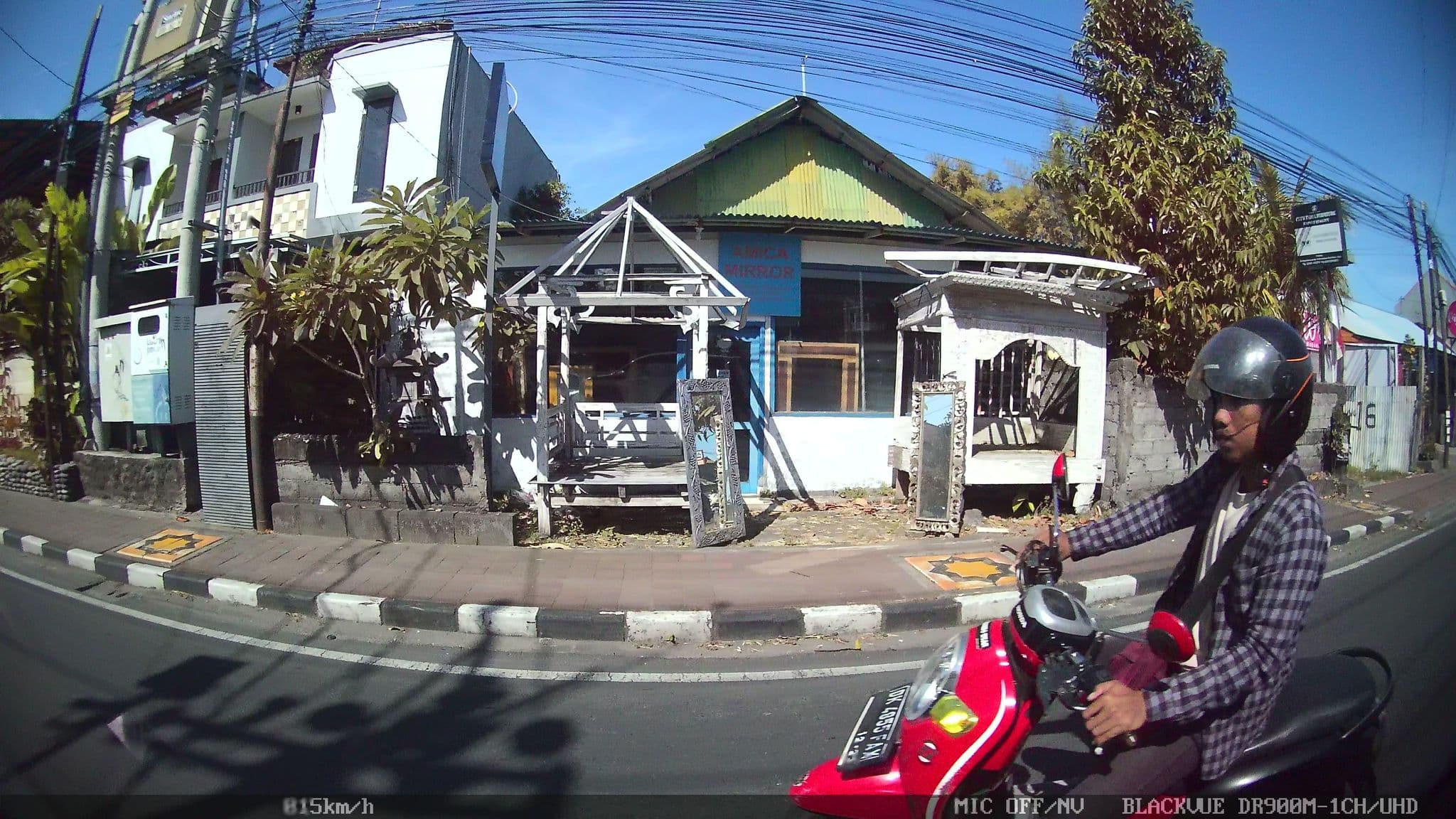 Street view near Airy Seminyak Kerobokan Kesambi Raya 300 Bali, Dalung — © kaart_2 (CC BY-SA · Mapillary)