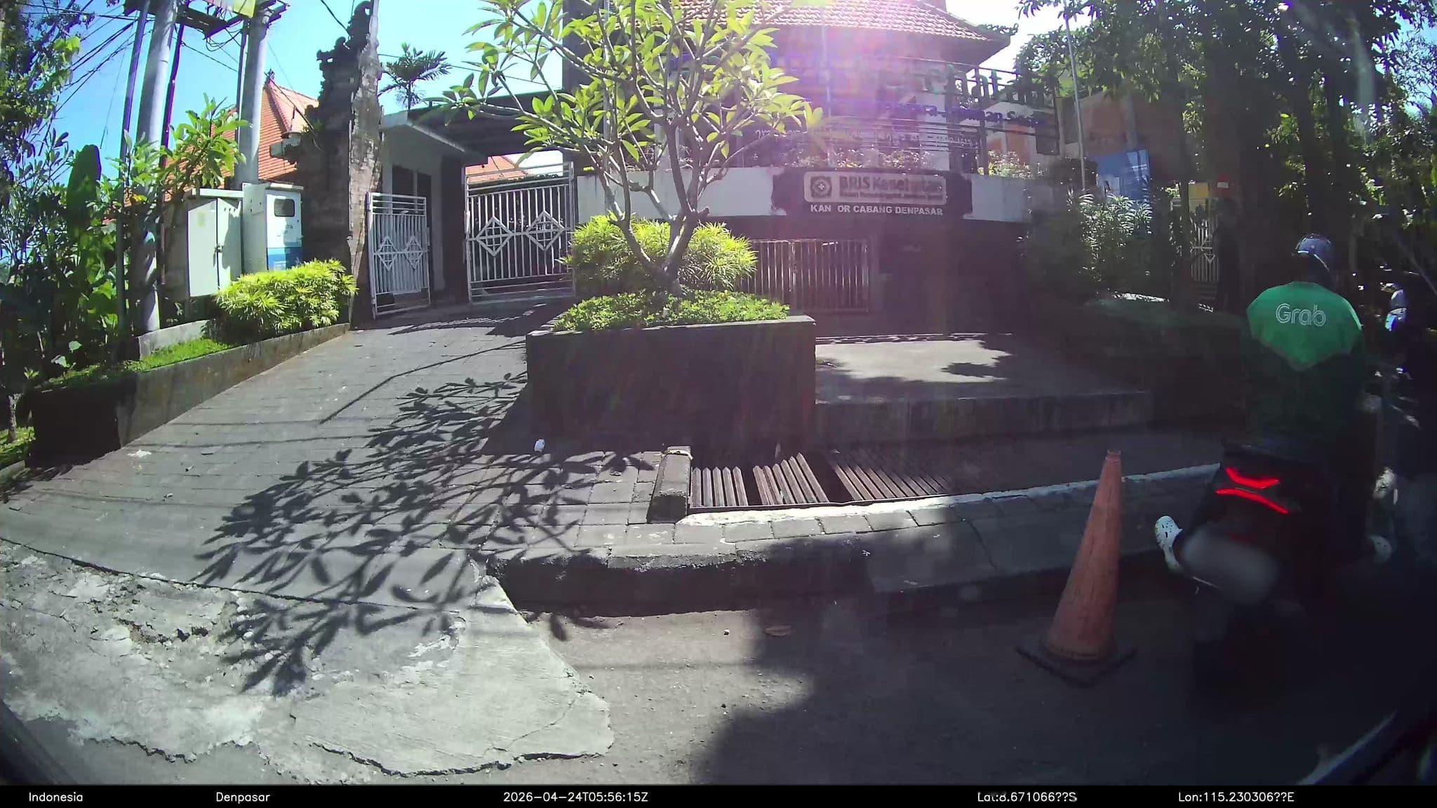 Street view near Caffug Island, Denpasar — © Kaart---LEFT (CC BY-SA · Mapillary)