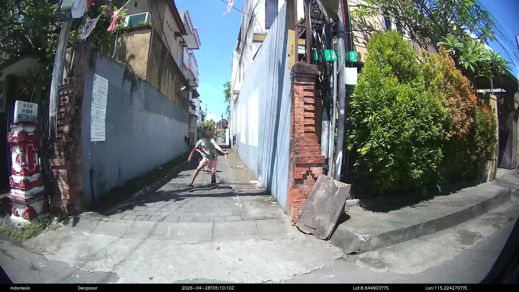 Street view near Family's place, Denpasar — © Kaart---LEFT (CC BY-SA · Mapillary)