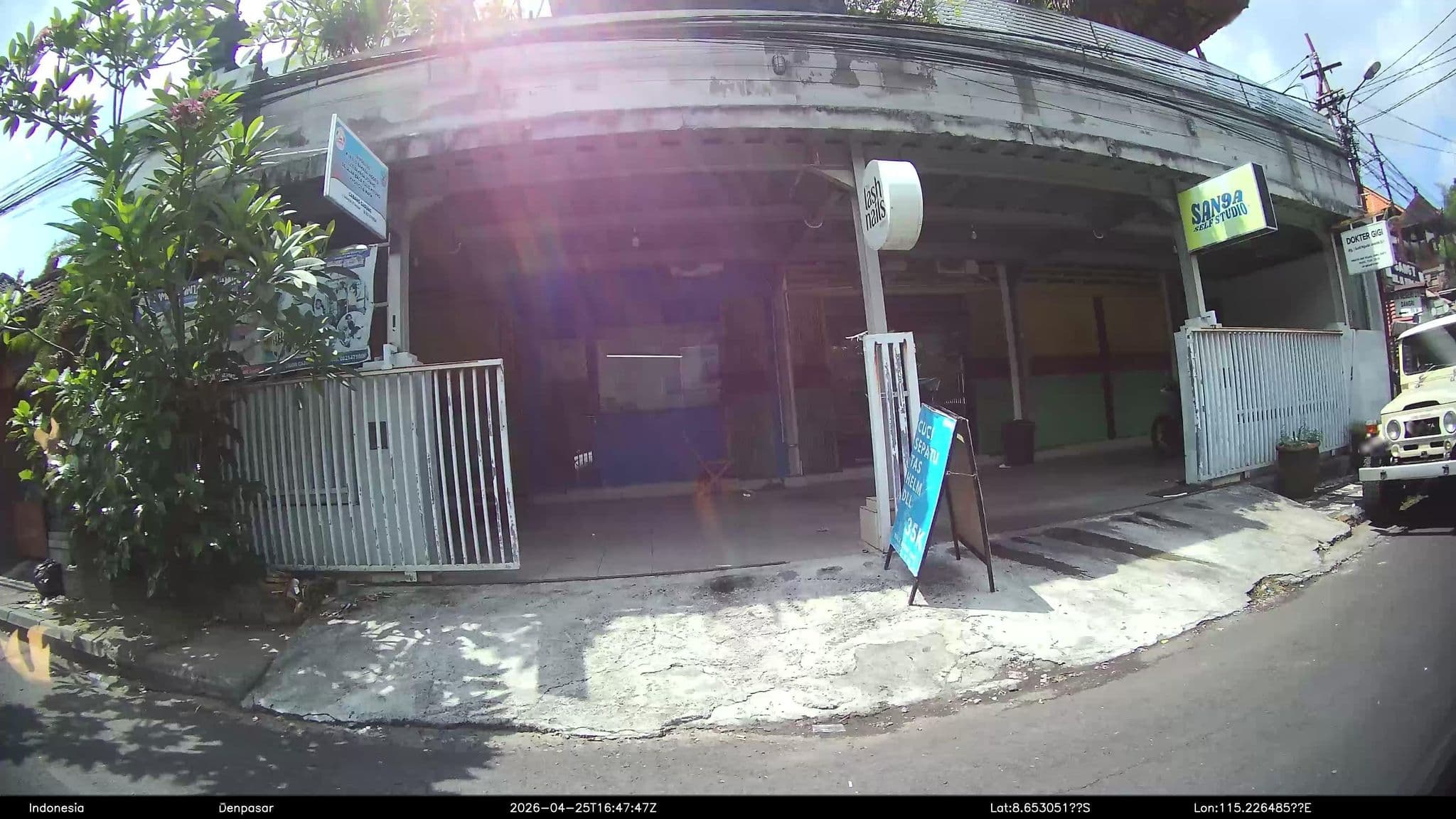 Street view near Hotel Cianjur Denpasar, Denpasar — © Kaart---RIGHT (CC BY-SA · Mapillary)