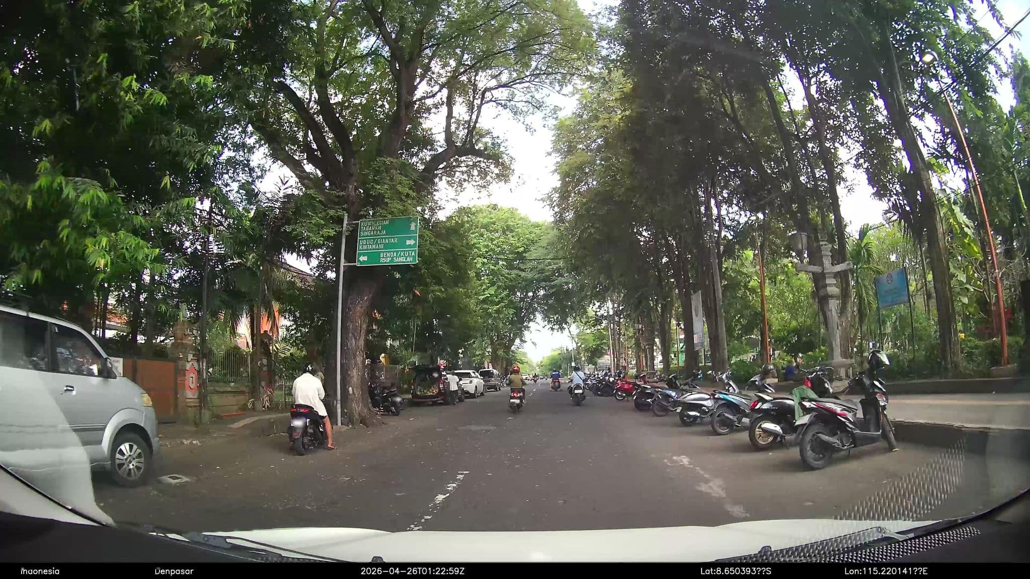 Street view near Penginapan Wedasari Inn, Denpasar — © Kaart---FRONT (CC BY-SA · Mapillary)