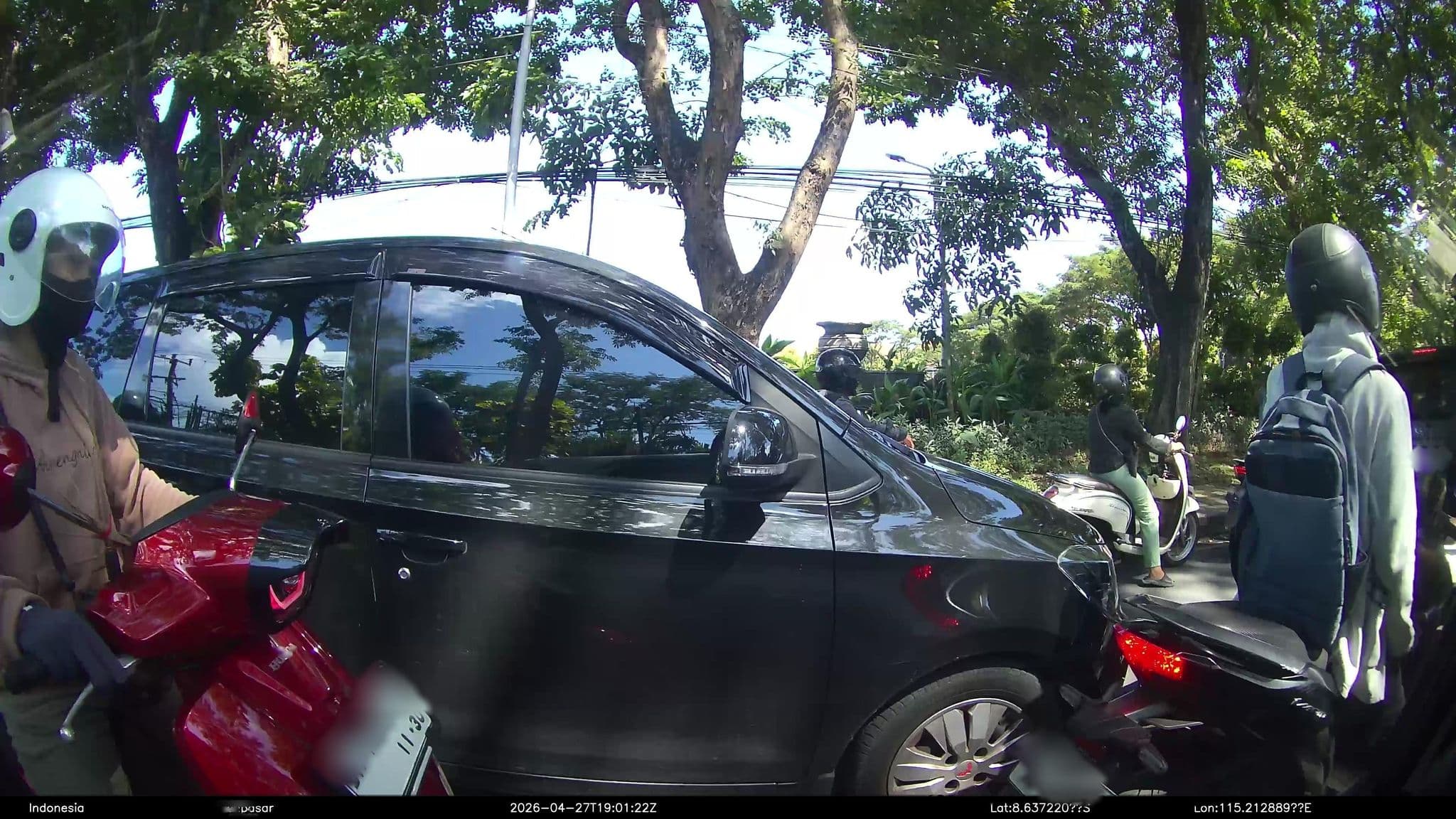 Street view near Hotel Nusa Indah, Denpasar — © Kaart---LEFT (CC BY-SA · Mapillary)