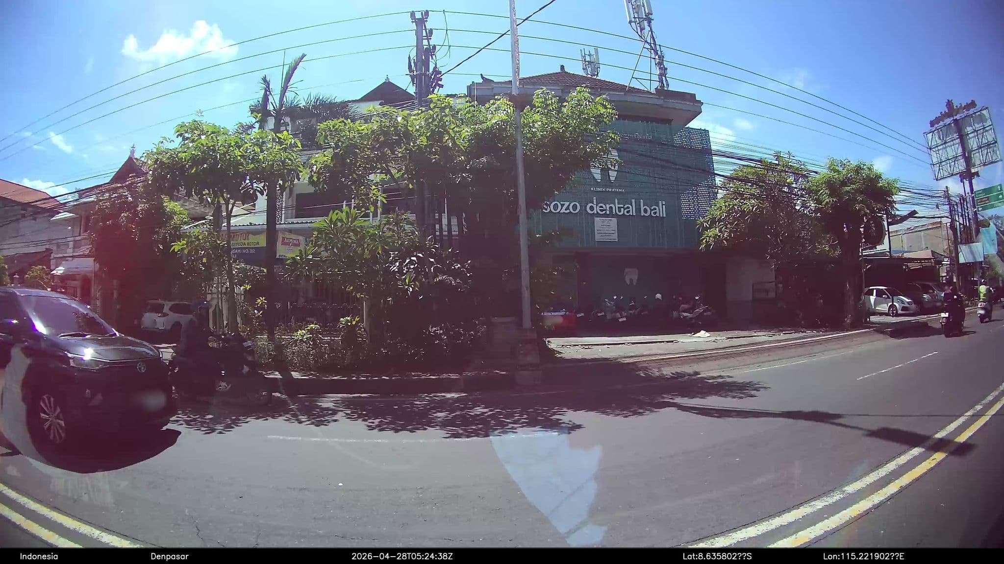 Street view near Hotel Griya Taman Sari, Denpasar — © Kaart---RIGHT (CC BY-SA · Mapillary)