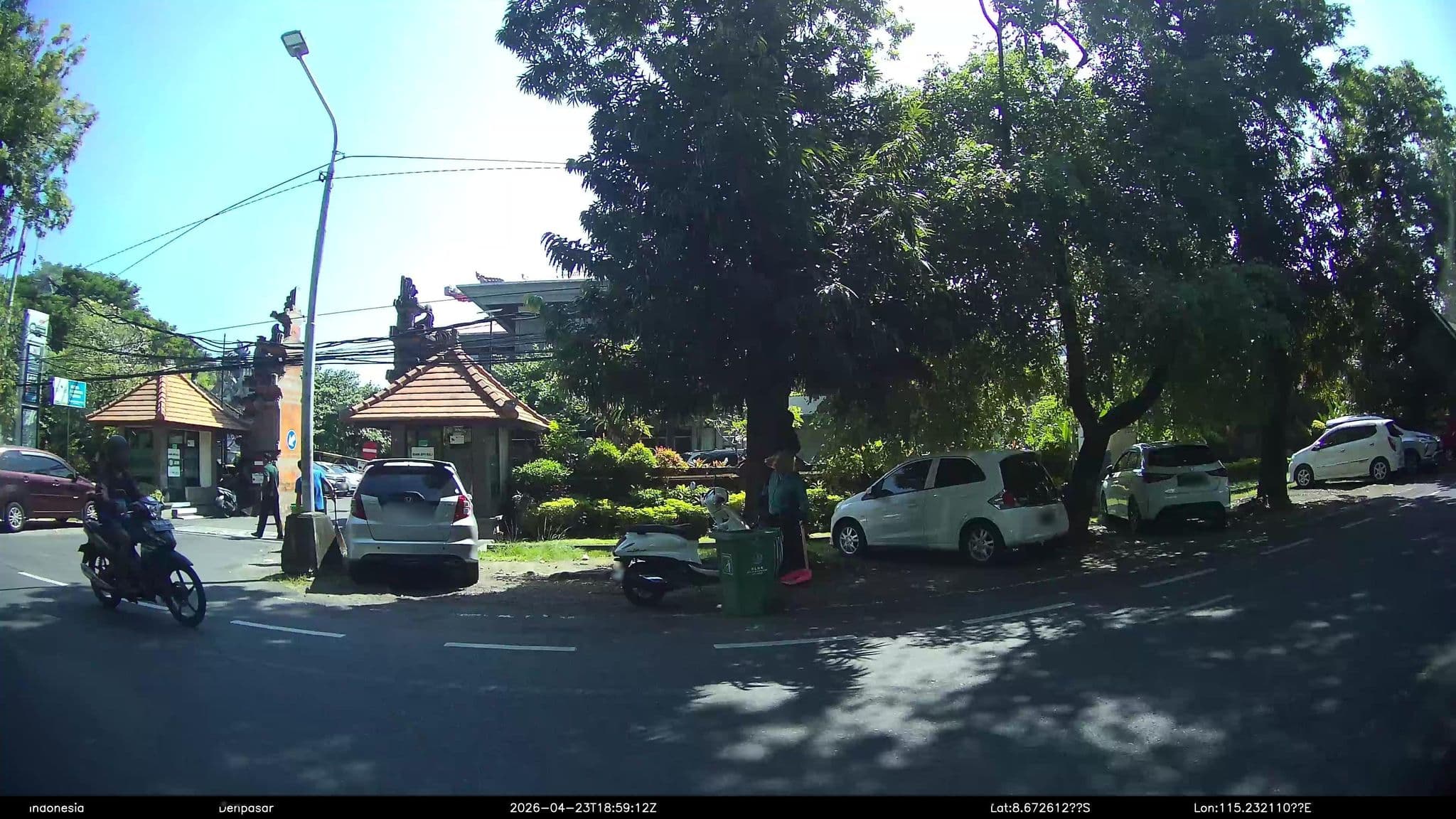 Street view near Puri Manik Cottages, Denpasar — © Kaart---RIGHT (CC BY-SA · Mapillary)