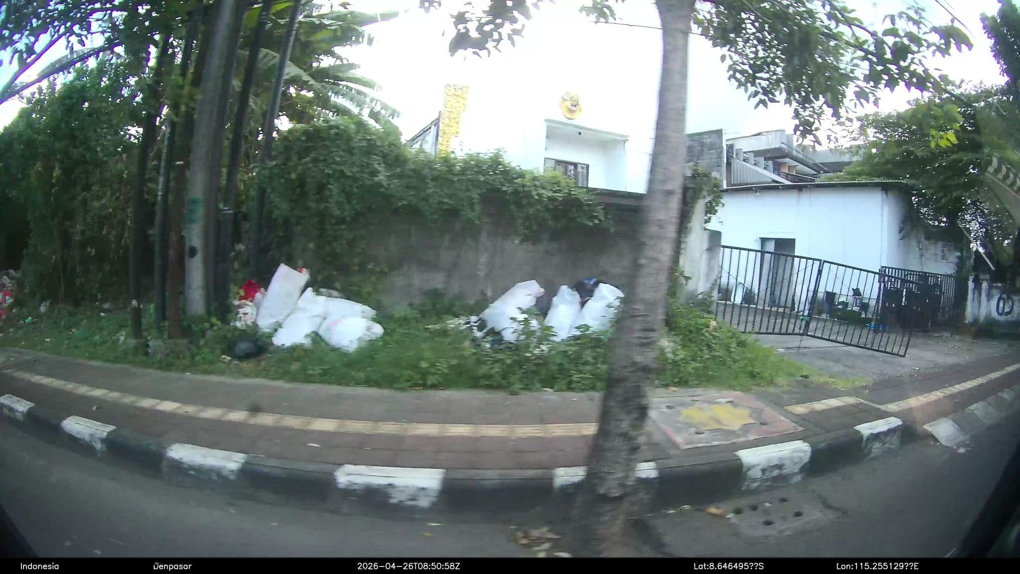 Street view near Puri Maharani boutique hotel & spa, Batubulan — © Kaart---LEFT (CC BY-SA · Mapillary)