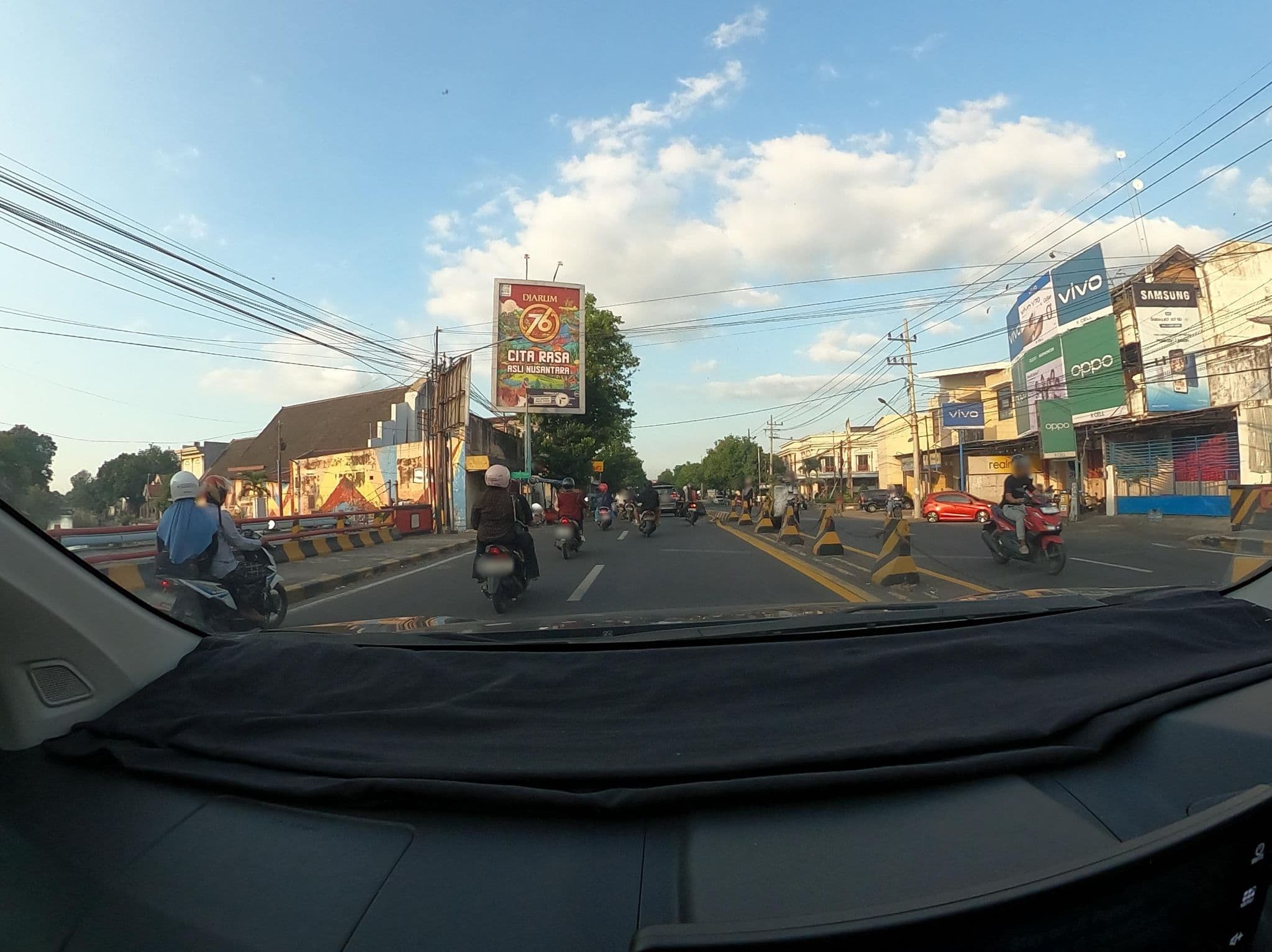 Street view near Mess Anggrek, Situbondo — © Kaart_Local (CC BY-SA · Mapillary)