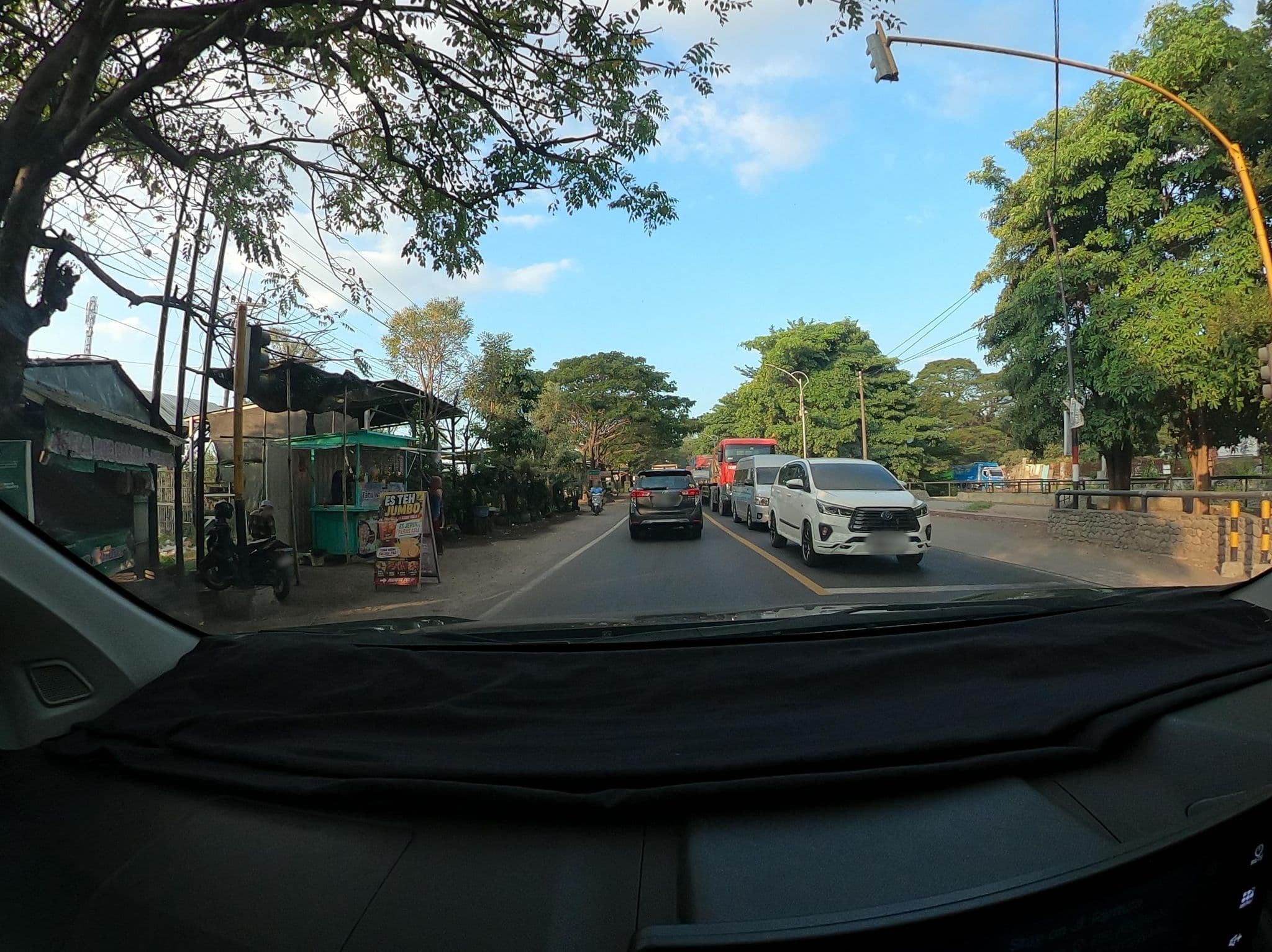 Street view near Kuta Beach Hotel Bali Indonesia, Situbondo — © Kaart_Local (CC BY-SA · Mapillary)