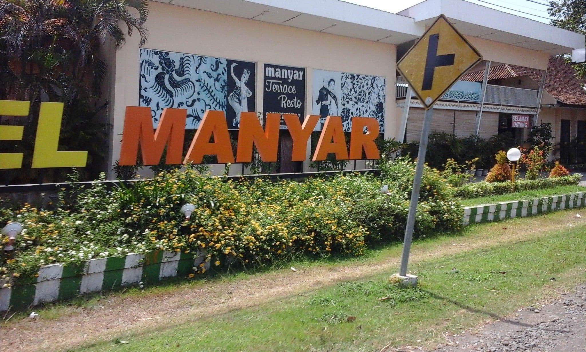 Street view near Manyar Garden Hotel, Banyuwangi — © arizalkawamuna (CC BY-SA · Mapillary)
