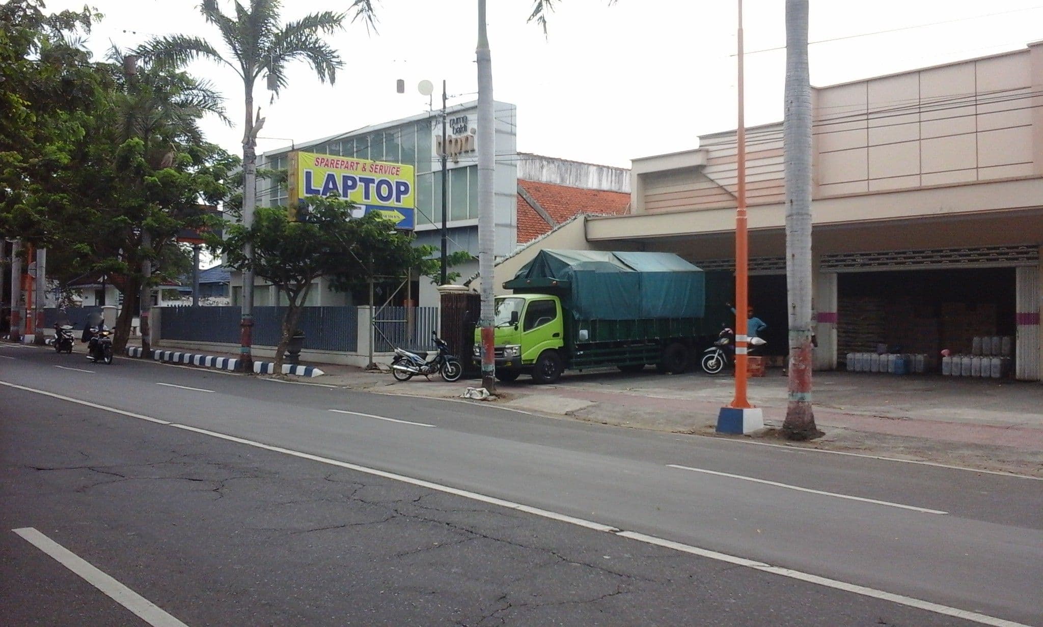 Street view near Dormitory Tourism Ahmad Yani, Banyuwangi — © arizalkawamuna (CC BY-SA · Mapillary)
