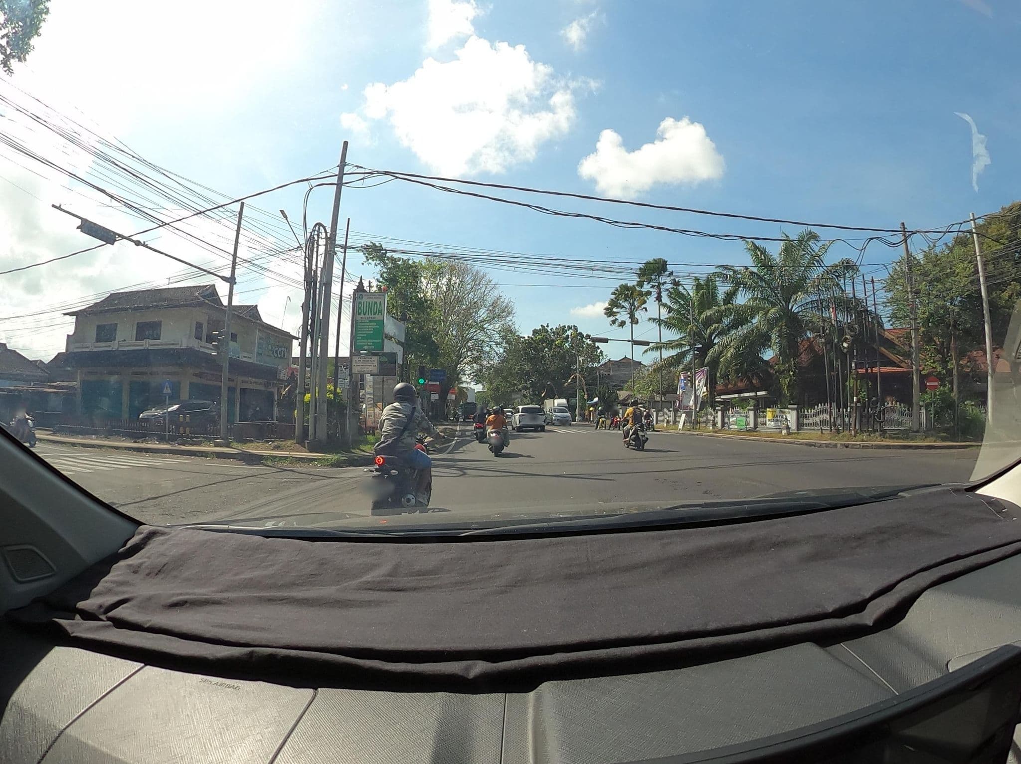 Street view near Hawaina hotel, Negara — © Kaart_Local (CC BY-SA · Mapillary)