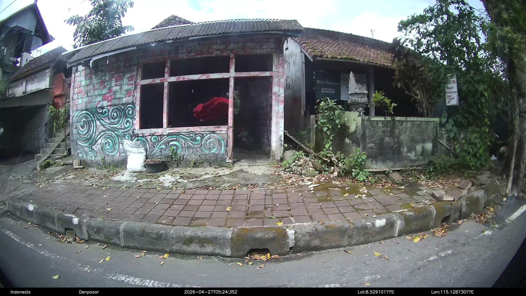 Street view near Hotel Sheraton Surabaya, Tabanan — © Kaart---LEFT (CC BY-SA · Mapillary)