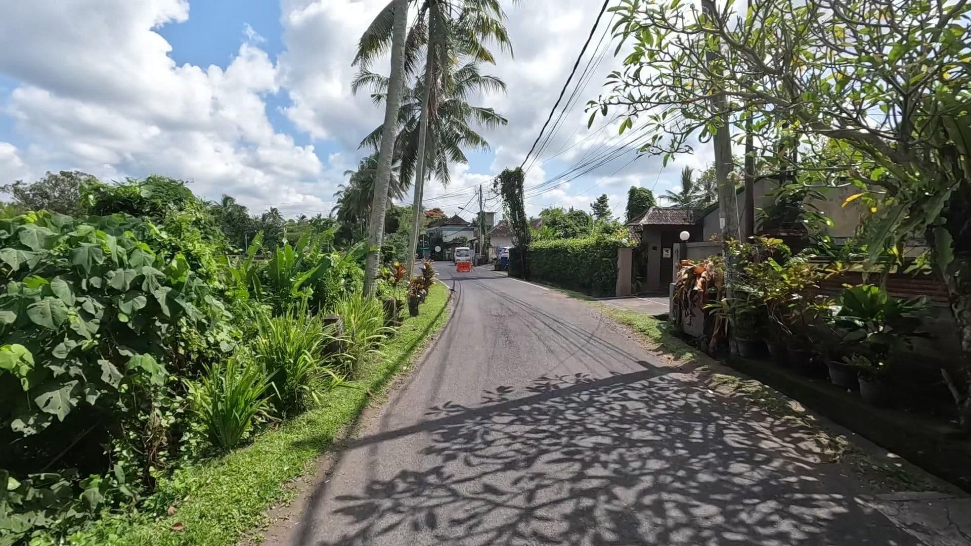 Street view near Pondok Taman Asri Homestay, Ubud — © lucomsky (CC BY-SA · Mapillary)