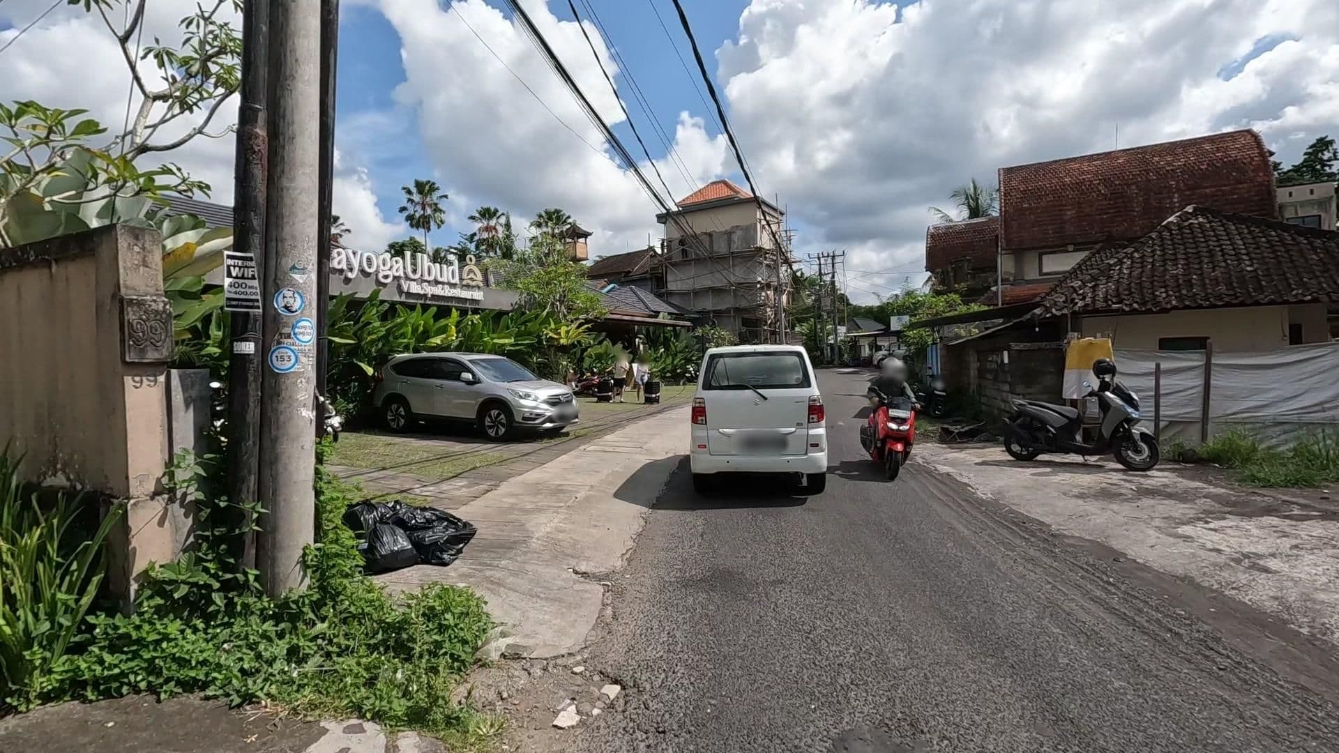 Street view near Mahayoga Ubud Private Pool Villa And Spa, Ubud — © lucomsky (CC BY-SA · Mapillary)