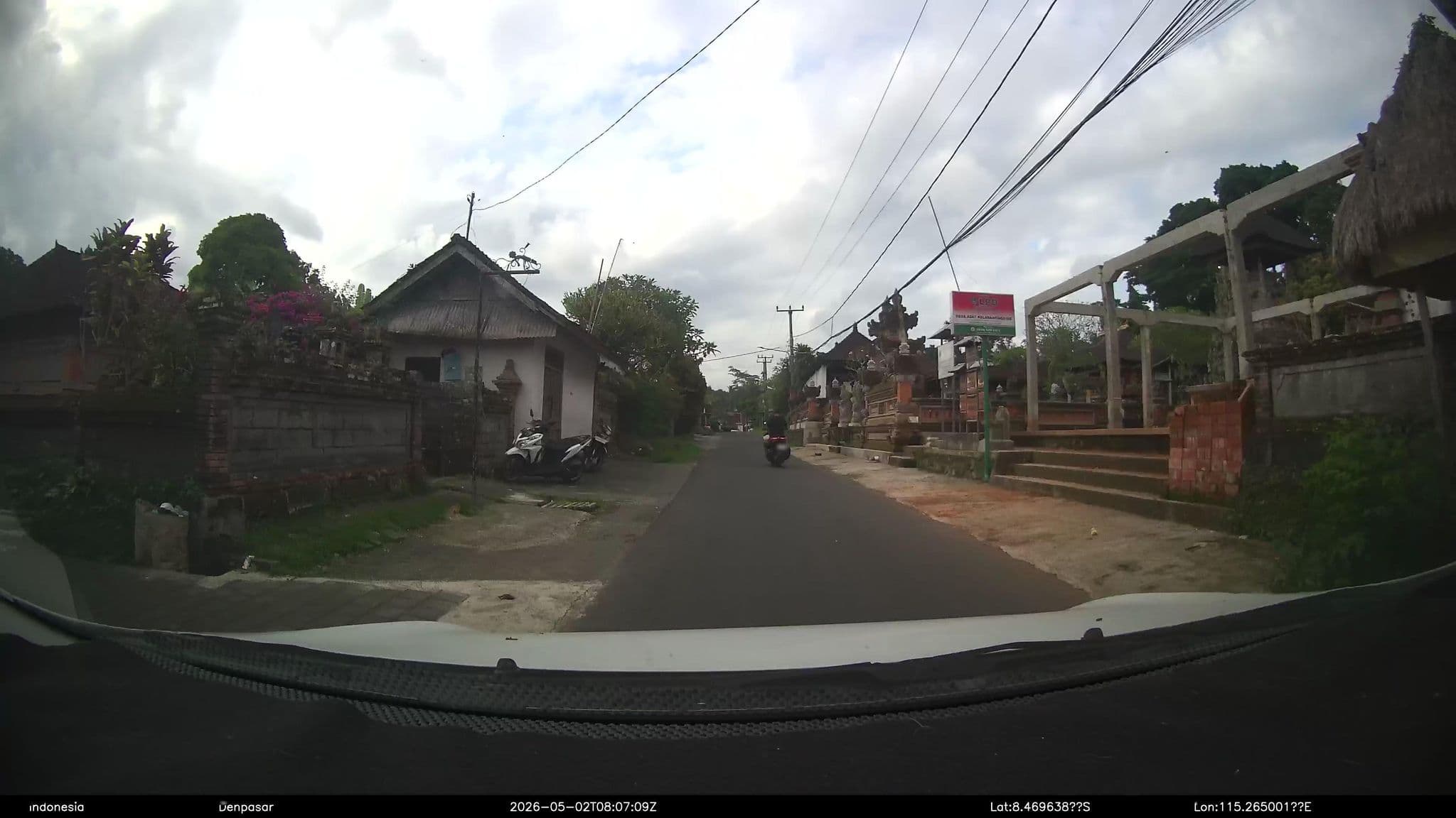 Street view near Tri Dewi Residence, Ubud — © Kaart---FRONT (CC BY-SA · Mapillary)