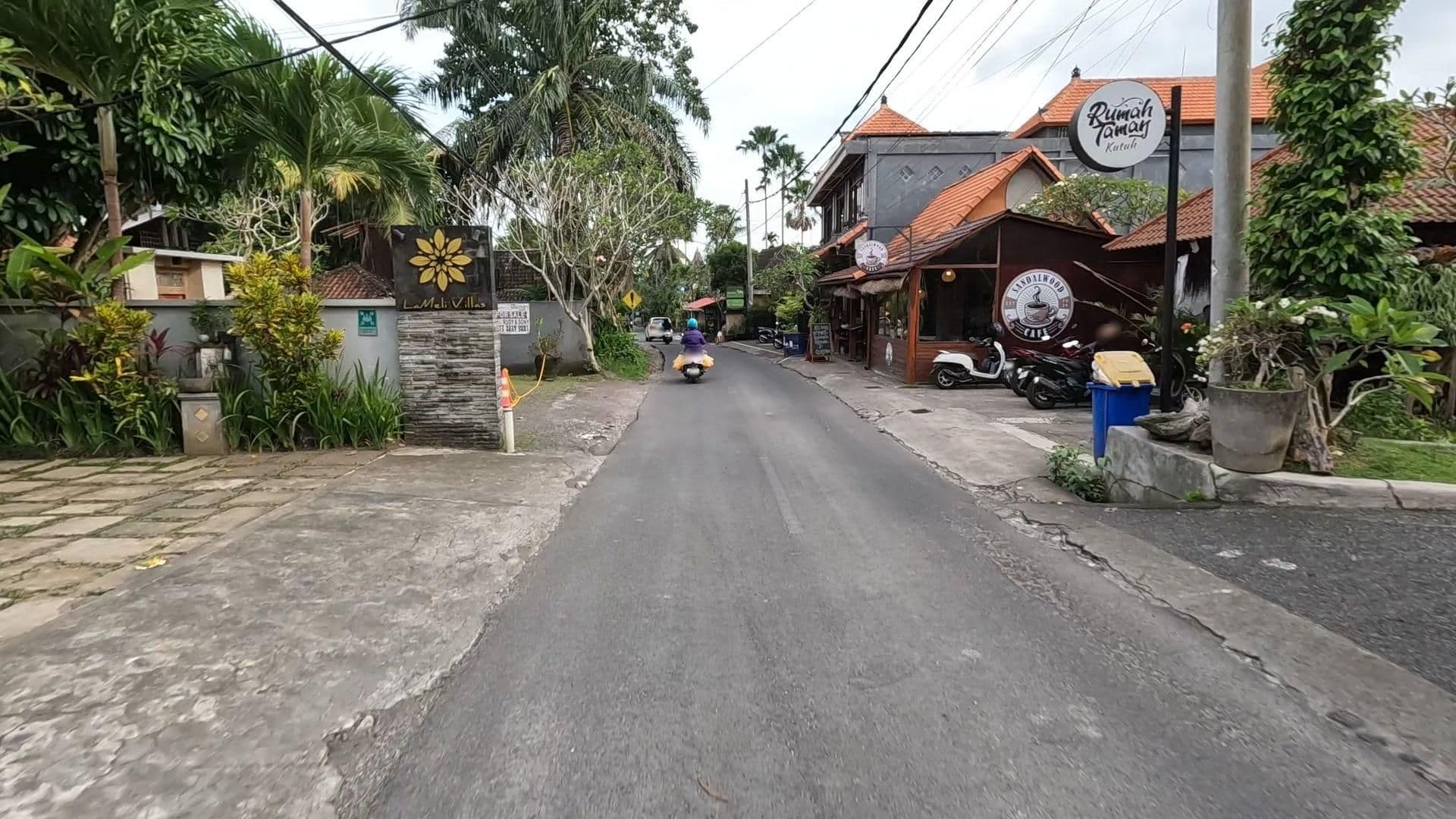 Street view near Mangkun Villa Ubud, Ubud — © lucomsky (CC BY-SA · Mapillary)