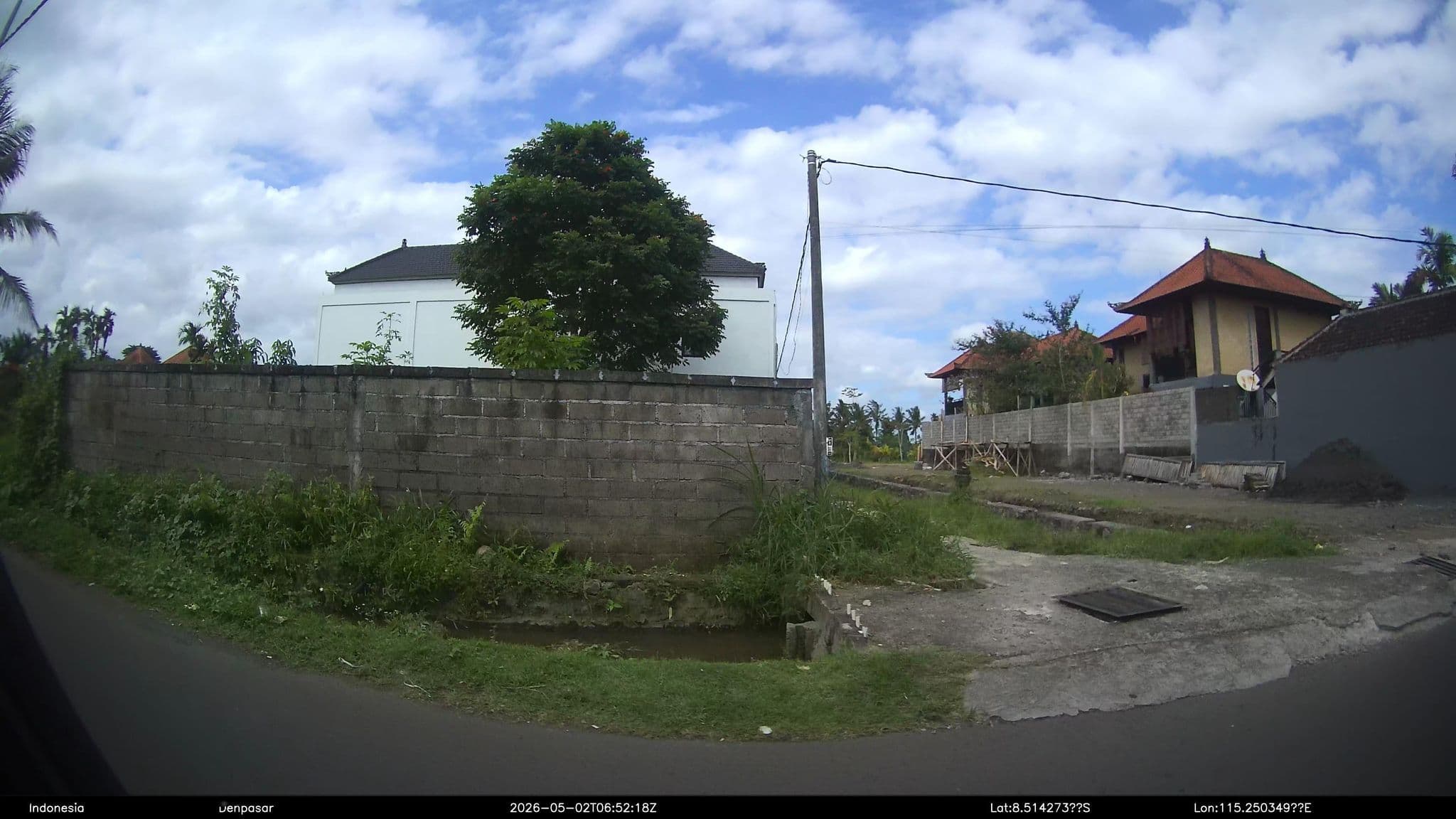Street view near Sari Bunga, Ubud — © Kaart---RIGHT (CC BY-SA · Mapillary)