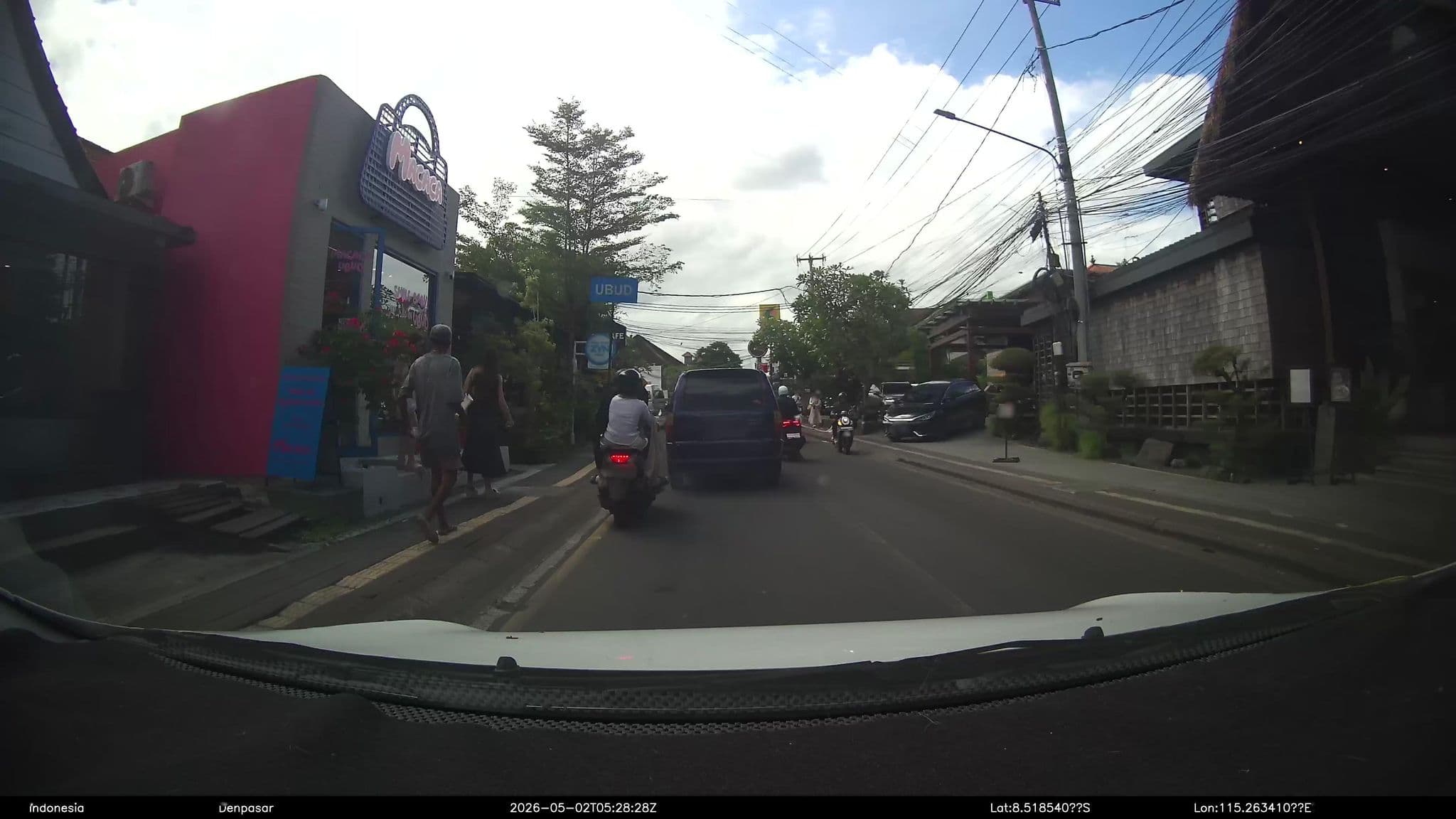Street view near Airy Premier Ubud Simpang Hanoman Monkey Forest Bali, Ubud — © Kaart---FRONT (CC BY-SA · Mapillary)