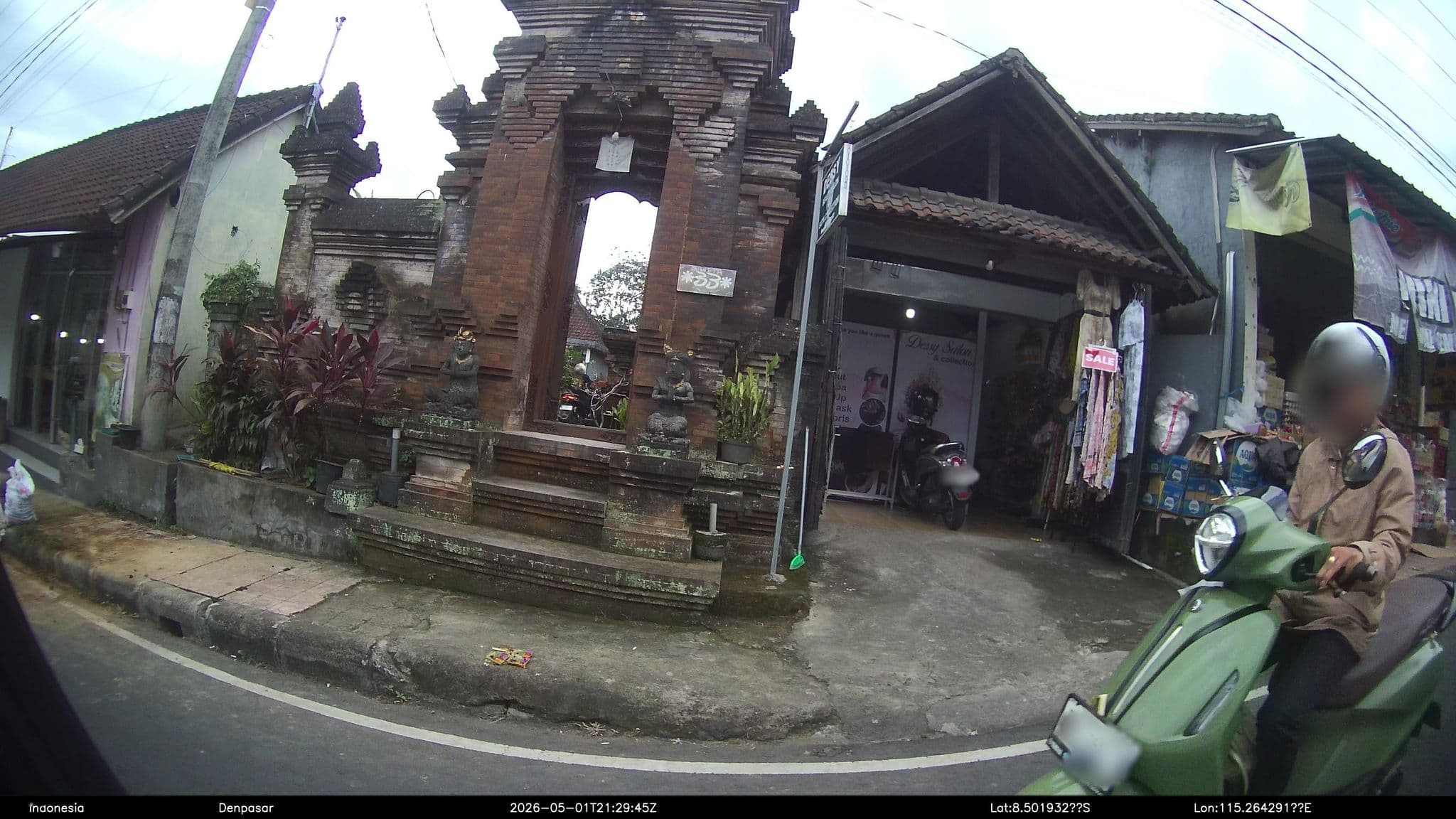 Street view near Sambahan Inn, Ubud — © Kaart---RIGHT (CC BY-SA · Mapillary)