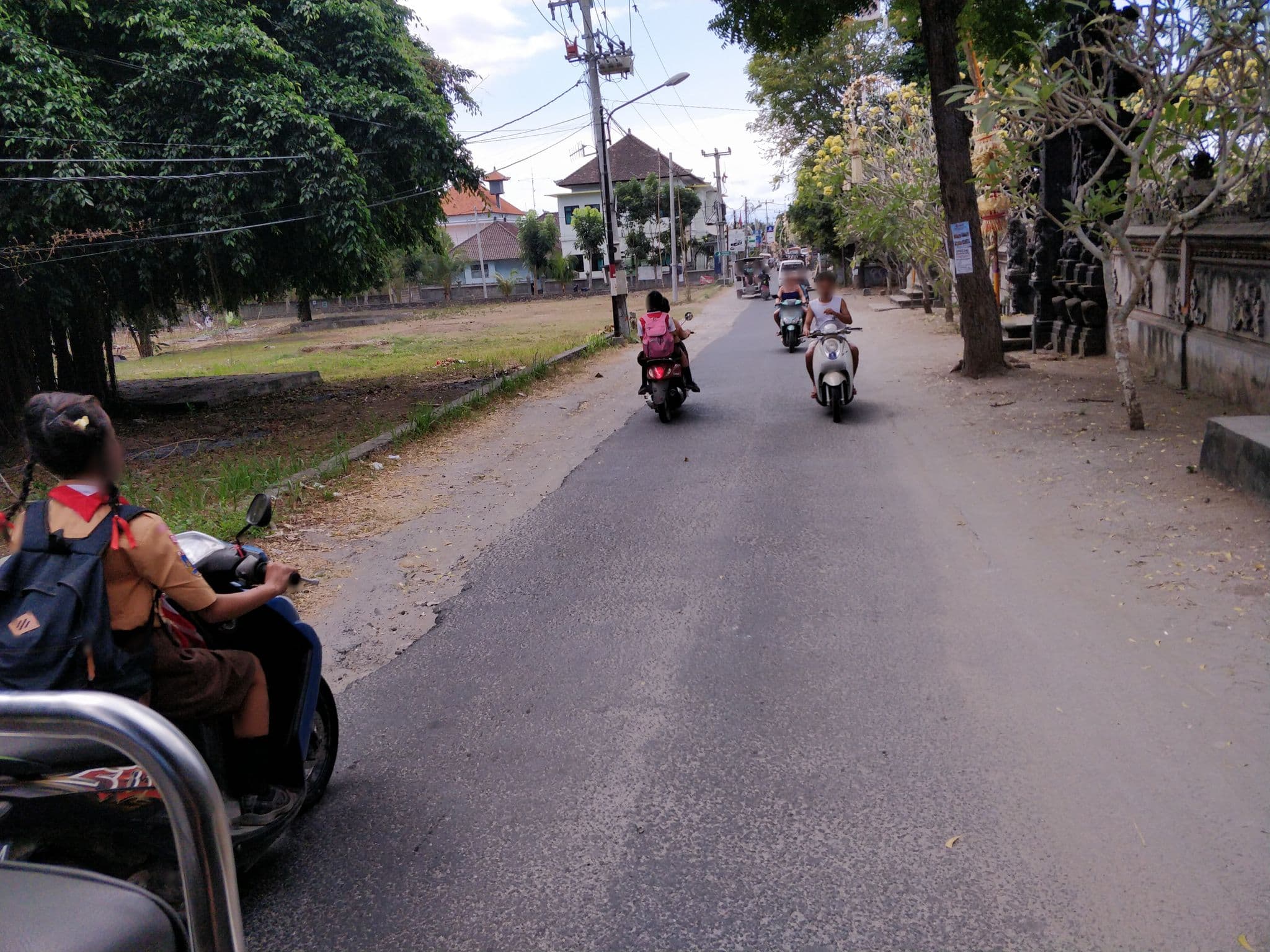 Street view near The Tamarind - Luxury Resort, Dining & Spa, Klungkung — © publicvoit (CC BY-SA · Mapillary)