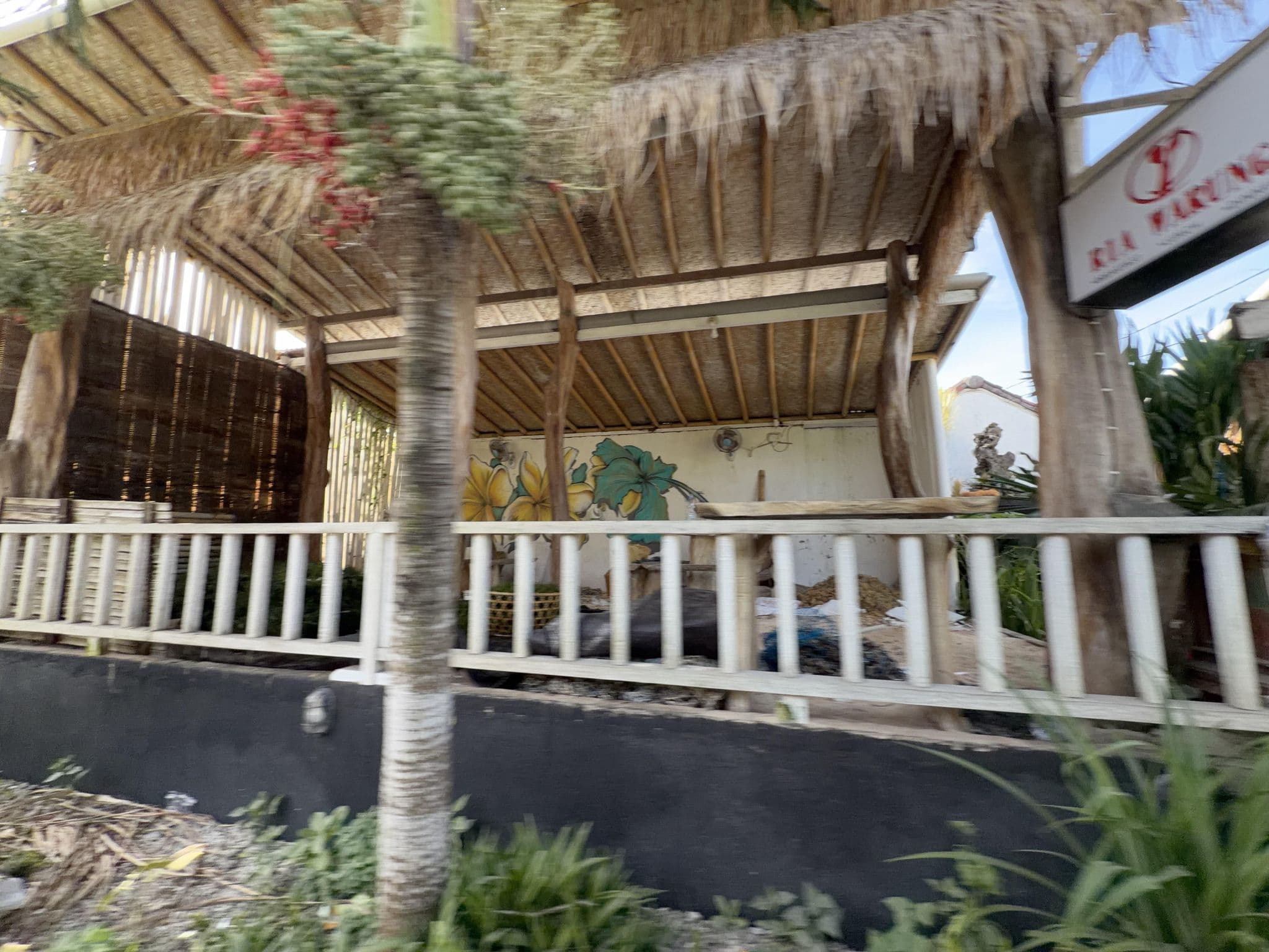 Street view near Wooden Beach Sunset Cottages, Klungkung — © filipb (CC BY-SA · Mapillary)