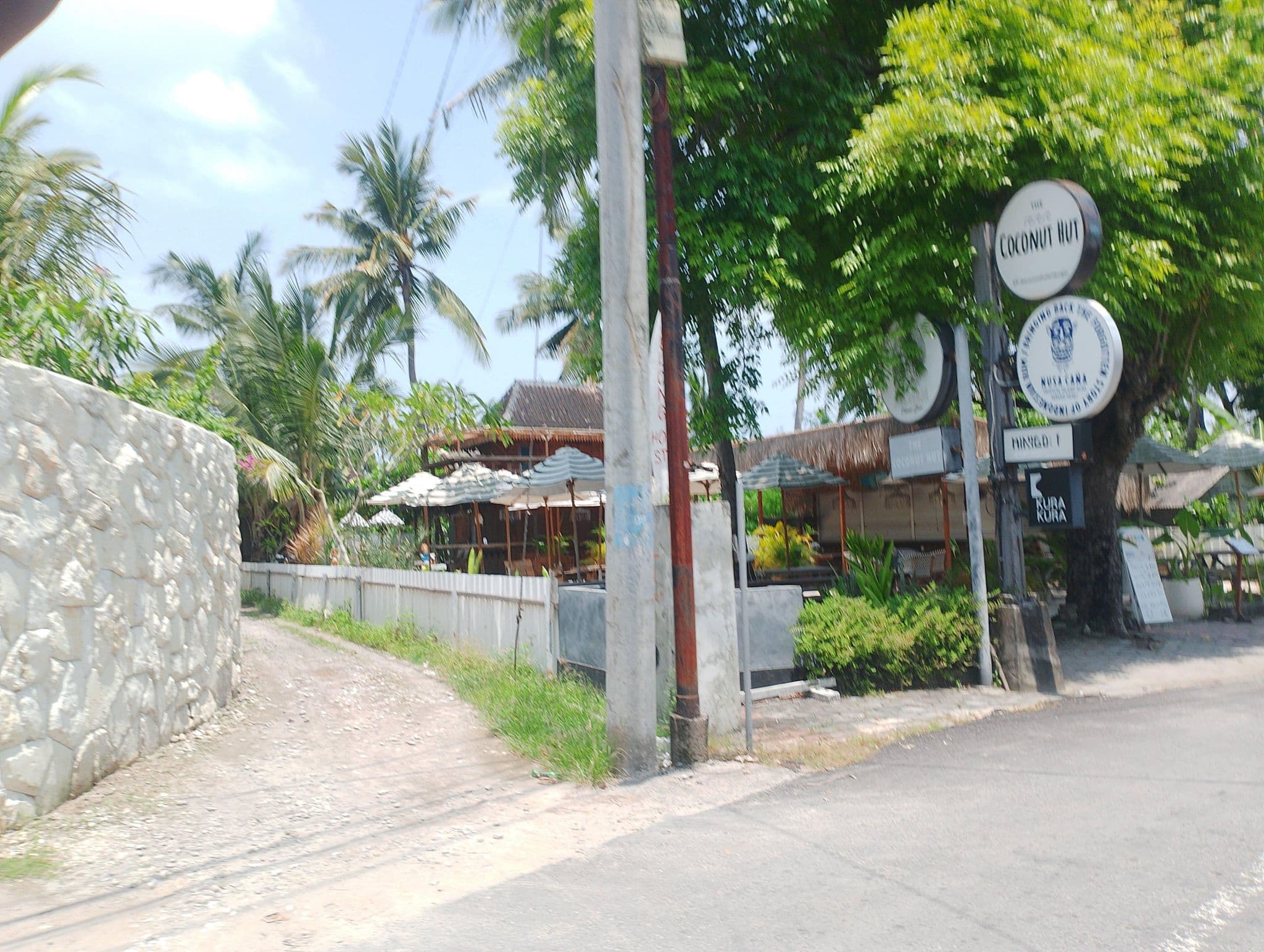 Street view near Planet Nomadas Resort, Klungkung — © patricioximenes (CC BY-SA · Mapillary)