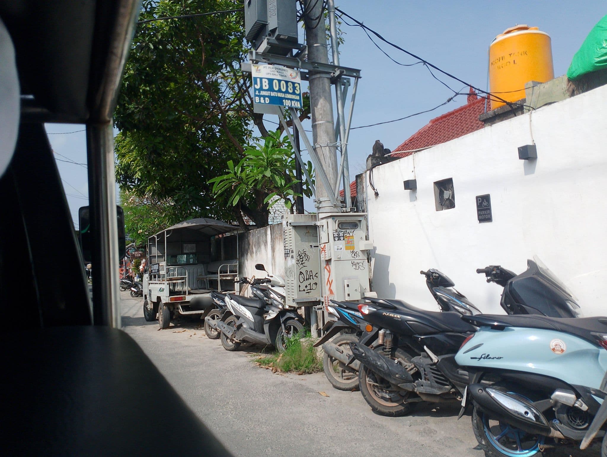 Street view near Kawans Inn, Klungkung — © patricioximenes (CC BY-SA · Mapillary)