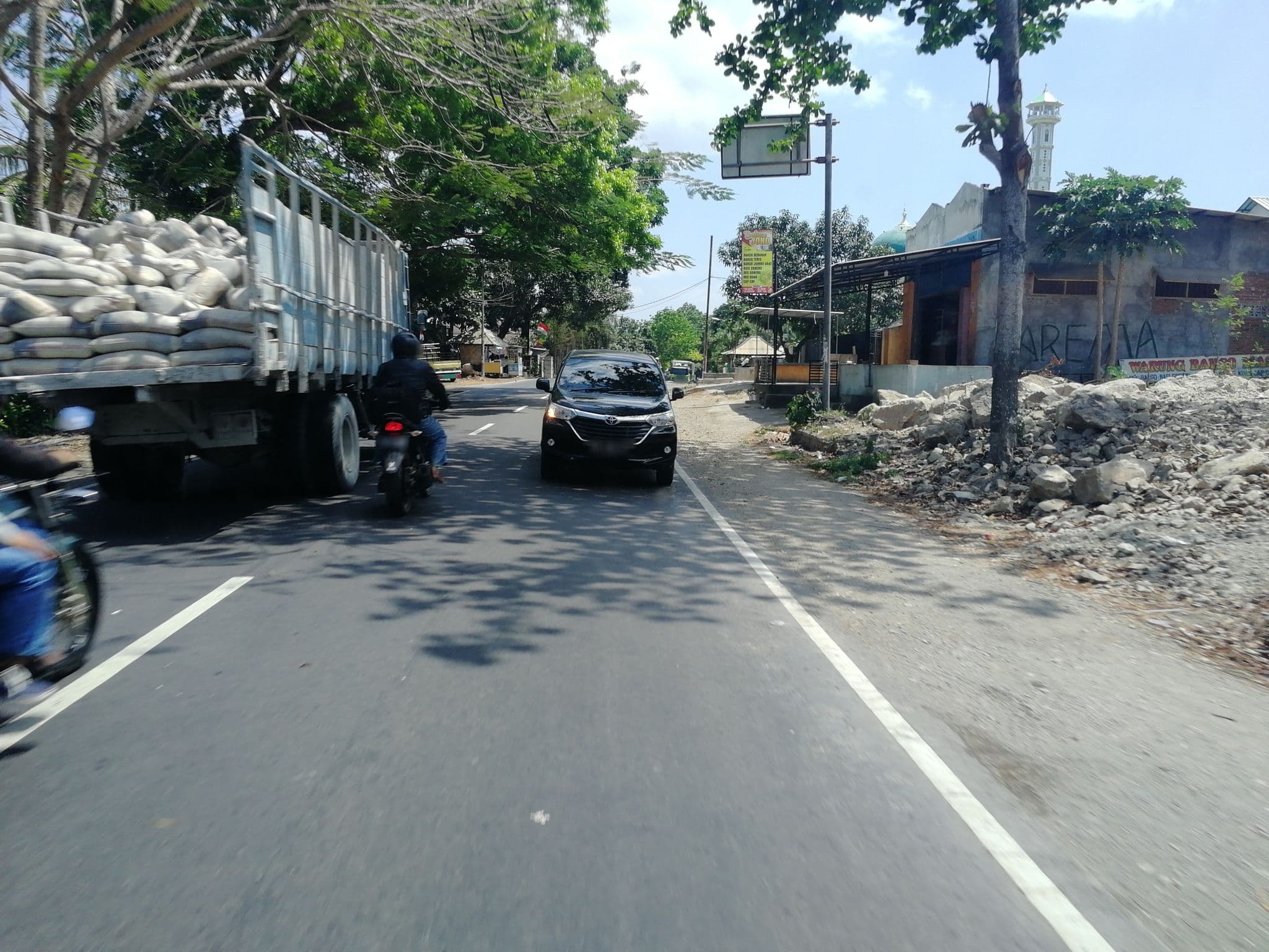 Street view near Lombok Garden (Added By Kompas), Lembar — © thewayofmando (CC BY-SA · Mapillary)